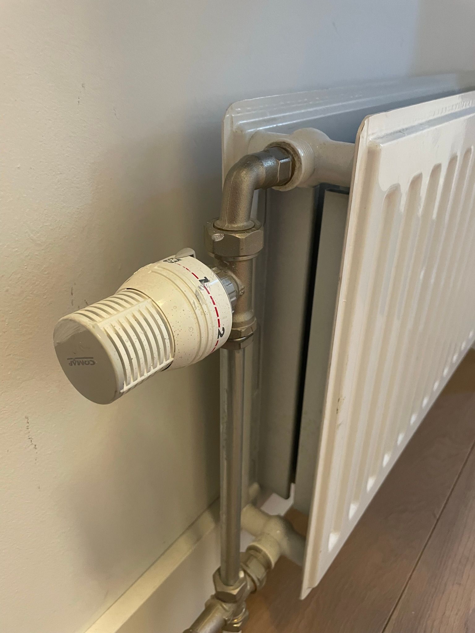 Radiatioren plaatsen of vervangen 1 radiator; Radiator verwijderen Werkspot