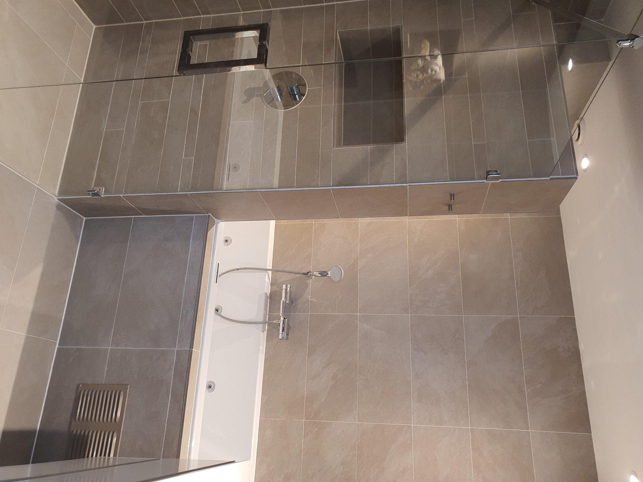 Schitterende Badkamer: Voegen Vervangen Voor Een Frisse Look
