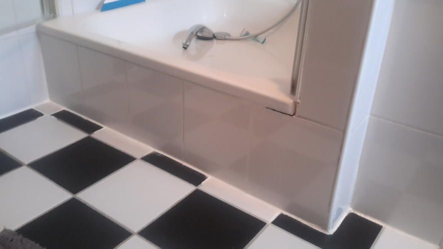 Douche cabine voegen en kit herstellen, enkele tegels vervangen