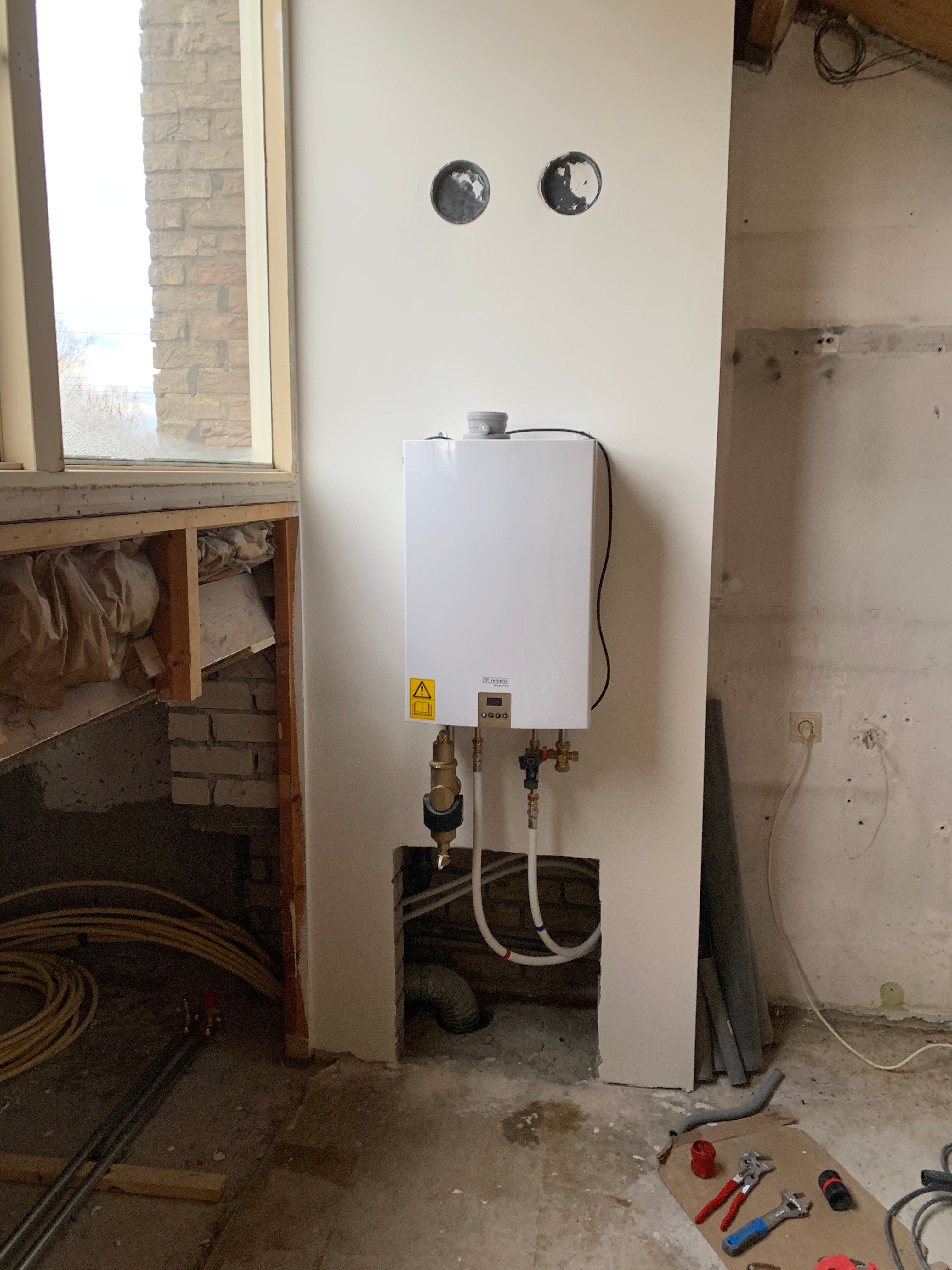 CVketel Aansluiten gas / rookgasafvoer; Ketel hangt al, het betre... Werkspot