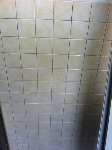 Badkamer betegelen over oude tegels Badkamer betegelen over oude tegels