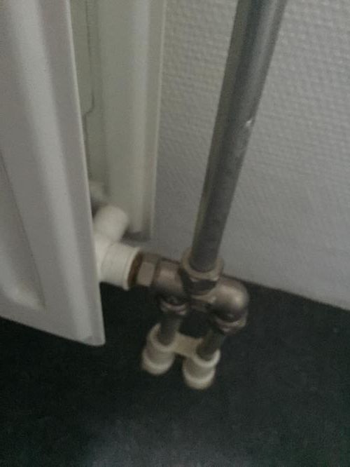 Radiator afkoppelen en leidingen afdoppen Werkspot