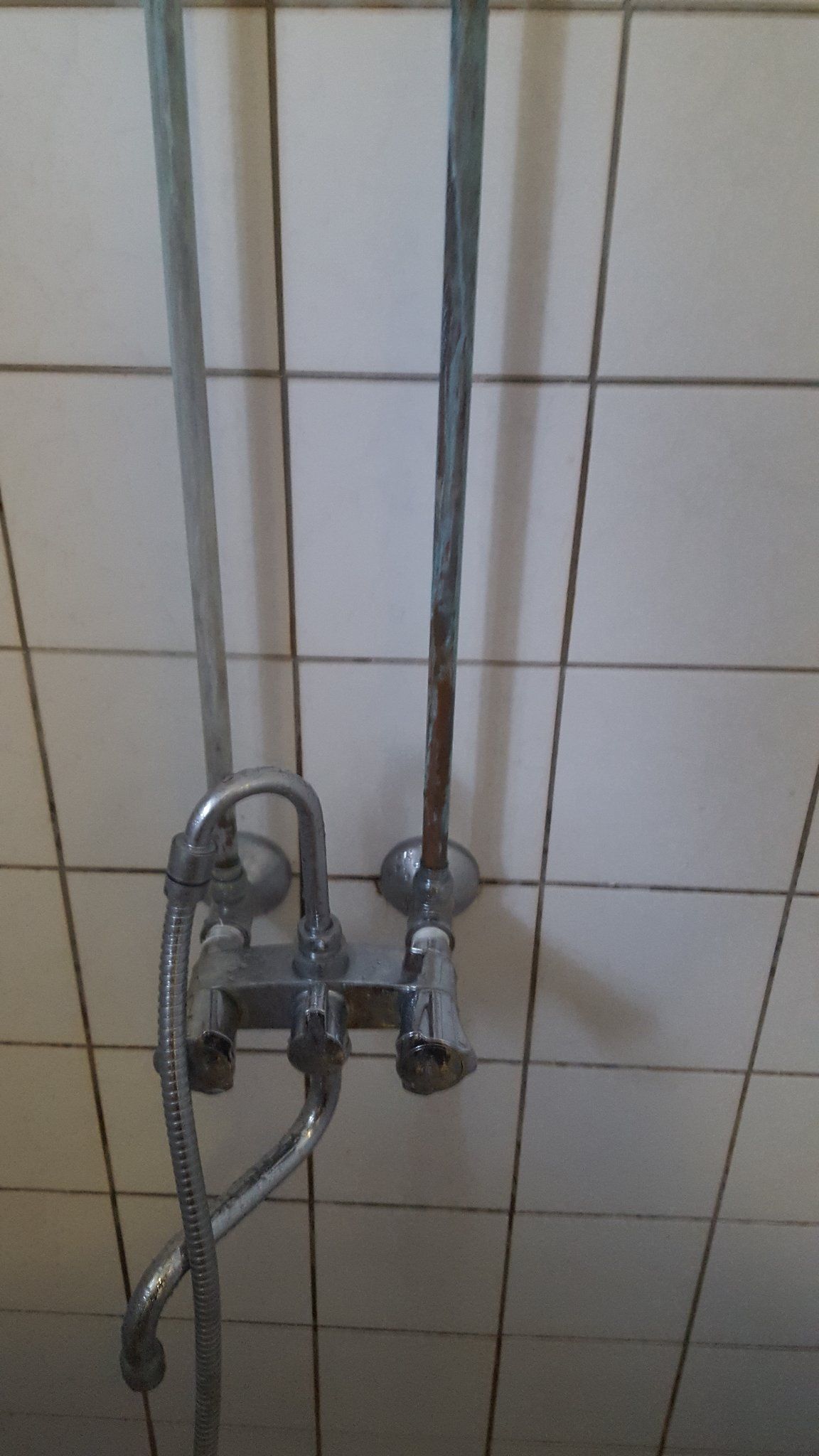 Aansluiten douchekraan in badkamer met oude aansluiting Werkspot