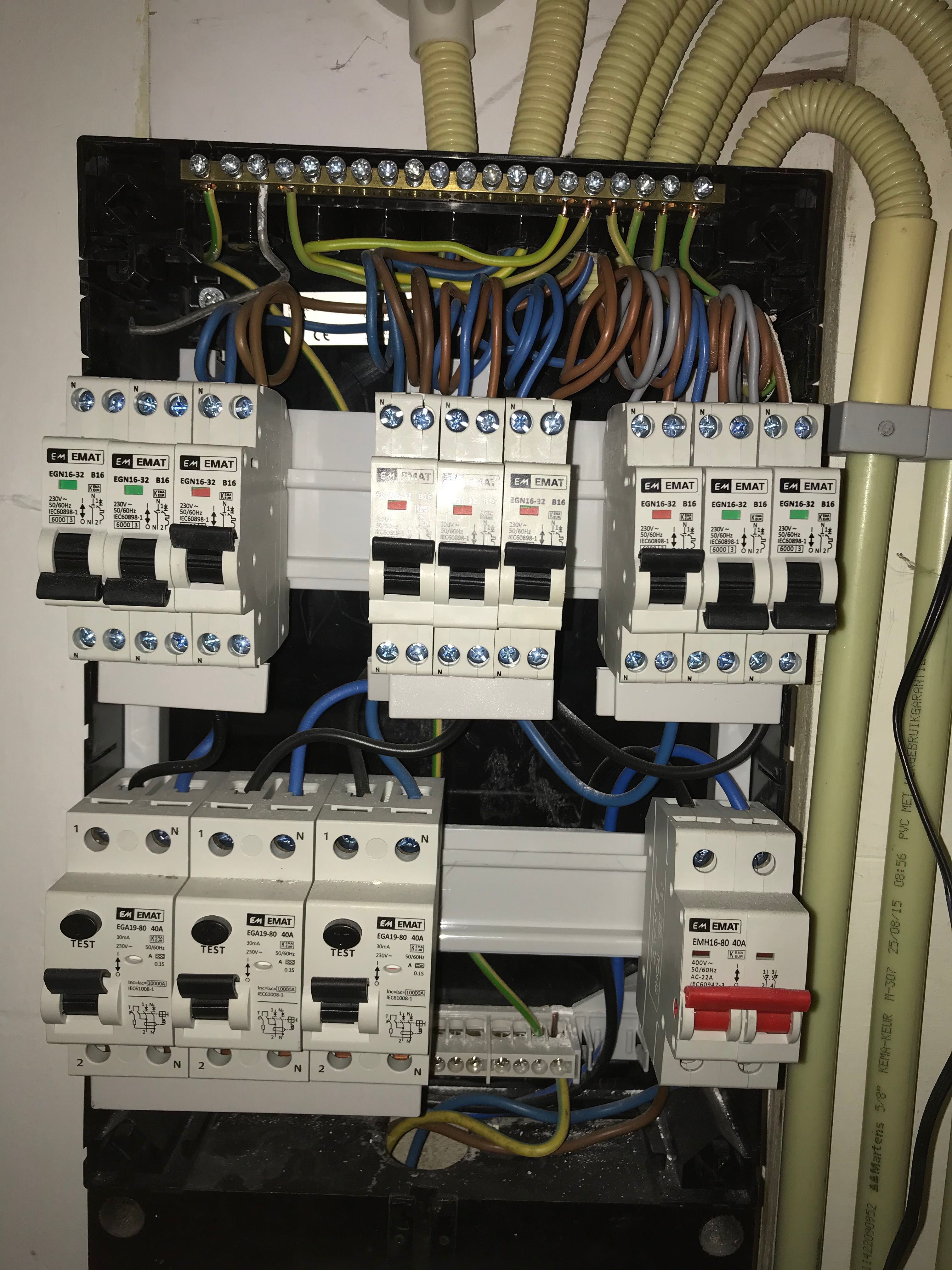 Groepenkast installeren of vervangen Extra groep installeren Werkspot