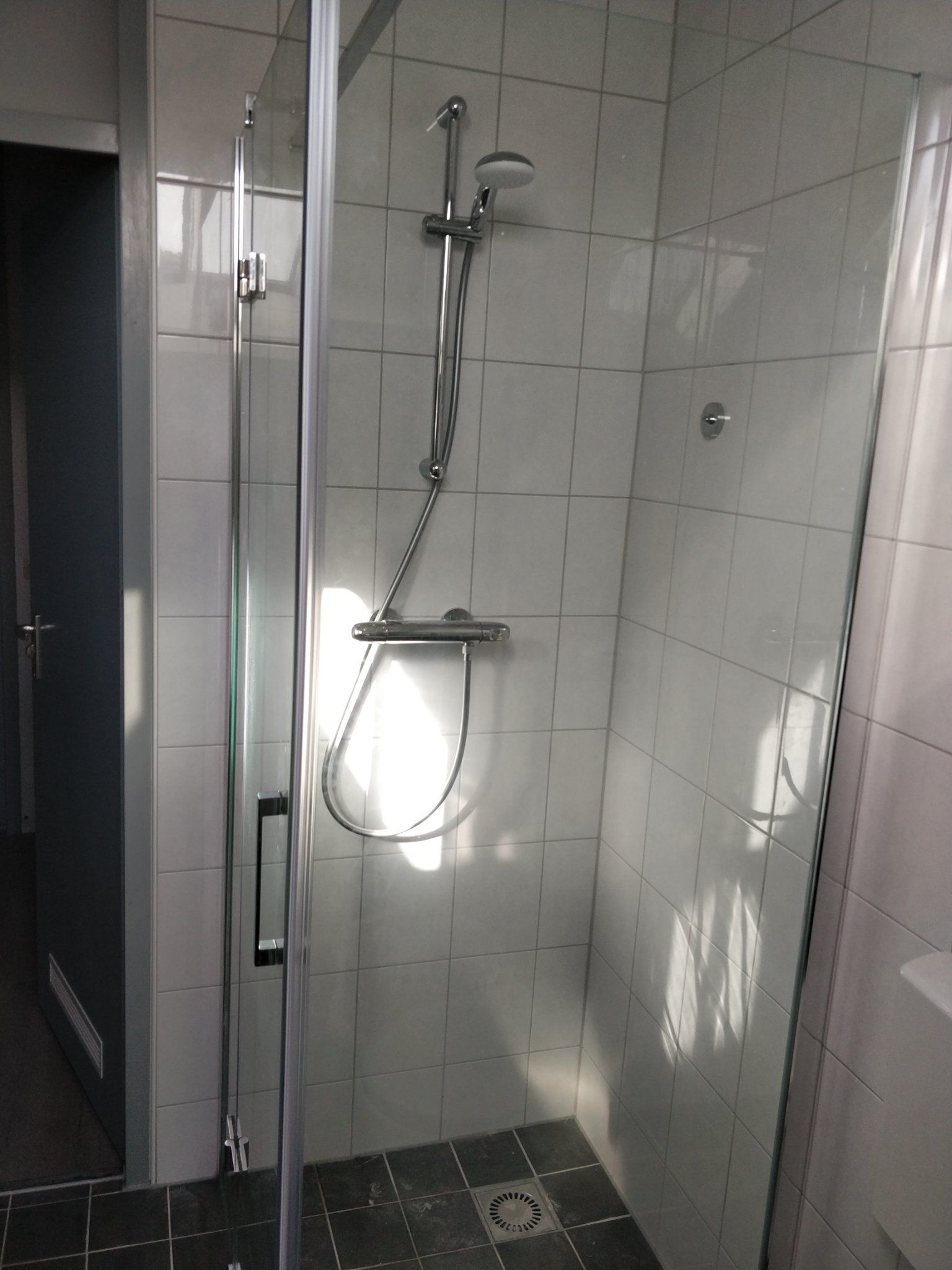 Badkamer Douchecabine plaatsen Werkspot