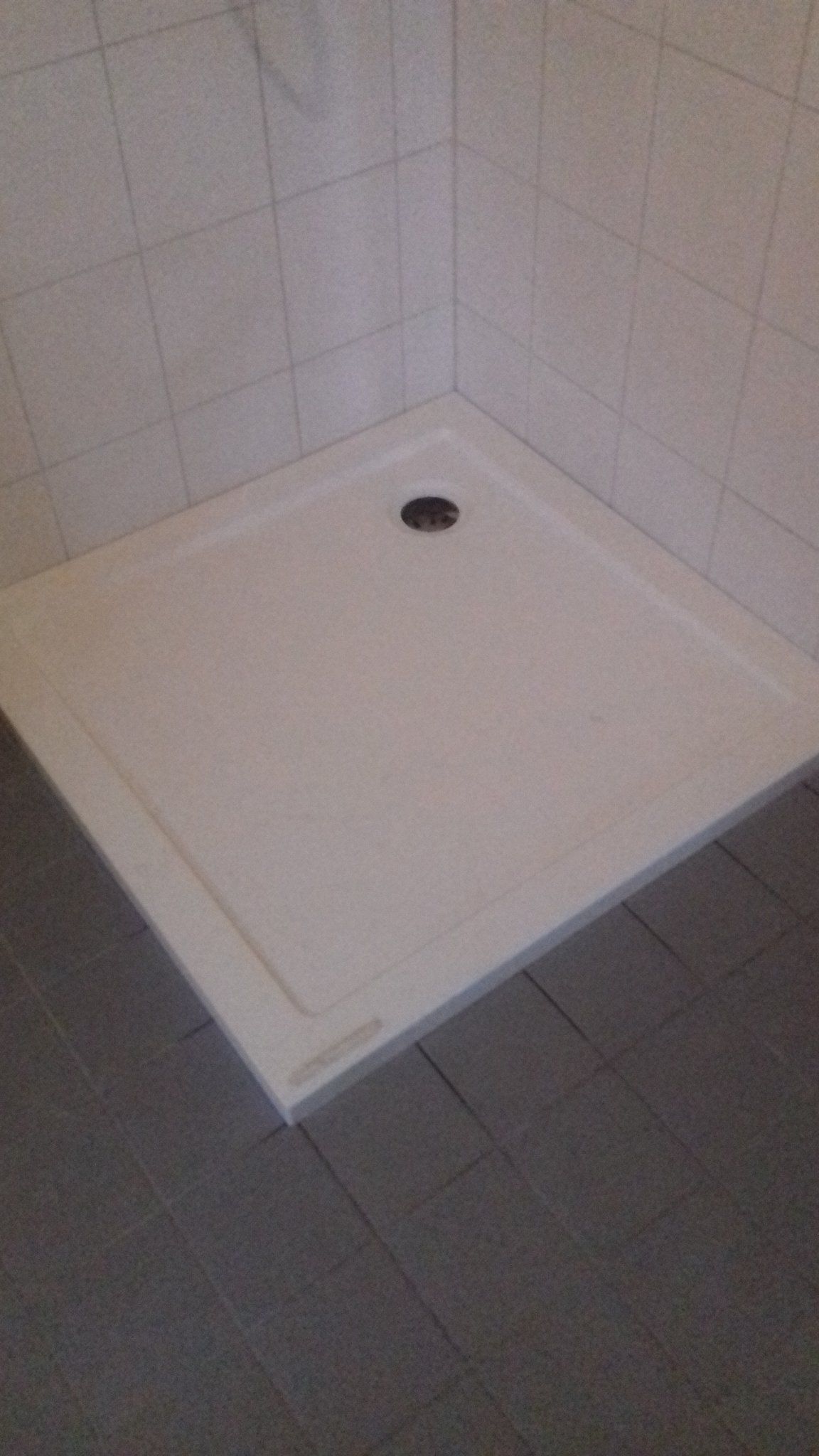 Douchecabine Plaatsen Op Tegelvloer Een nieuwe douchecabine laten