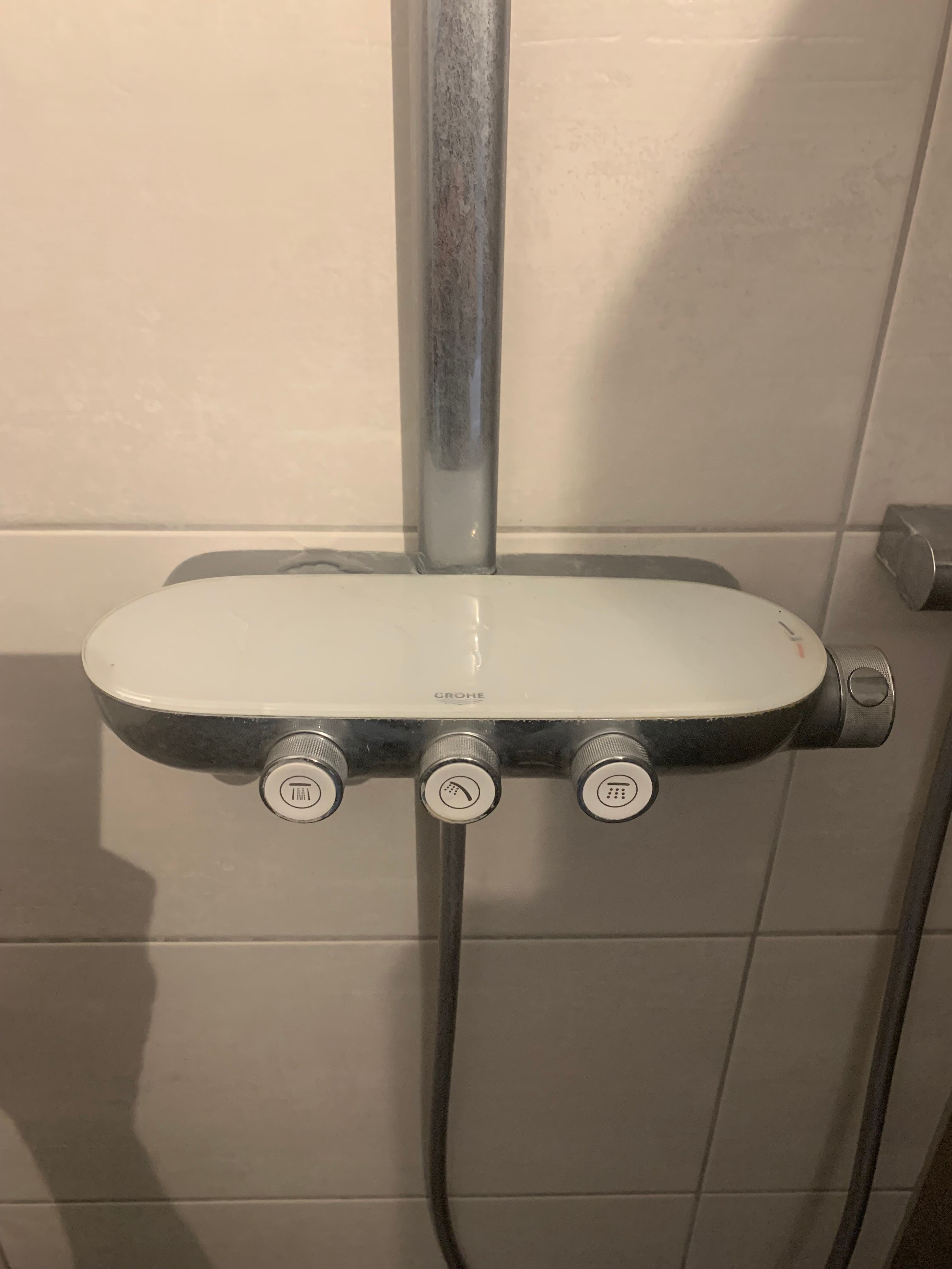 Sanitair plaatsen of vervangen Douche, WC bril monteren en kraan f... Werkspot