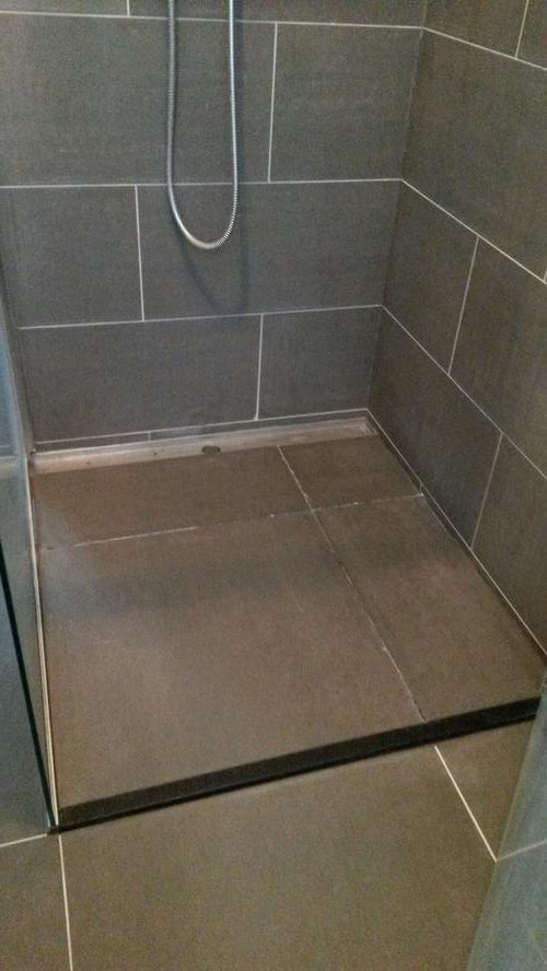 vloer badkamer betegelen en douche putje verplaatsen Werkspot