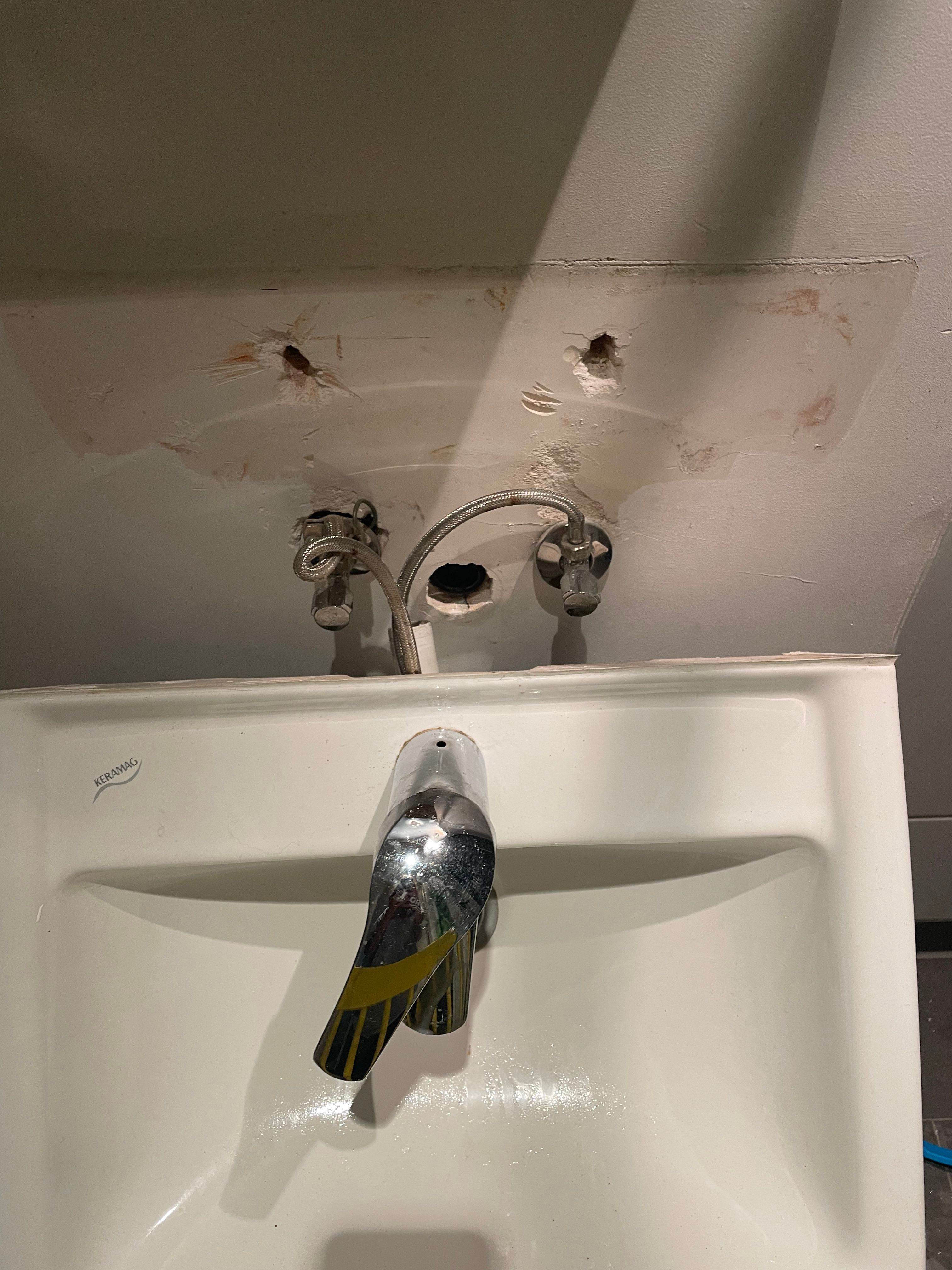 Kraan 1 kraan; Badkamer wastafel; Mijn badkamer was meubel is kapot