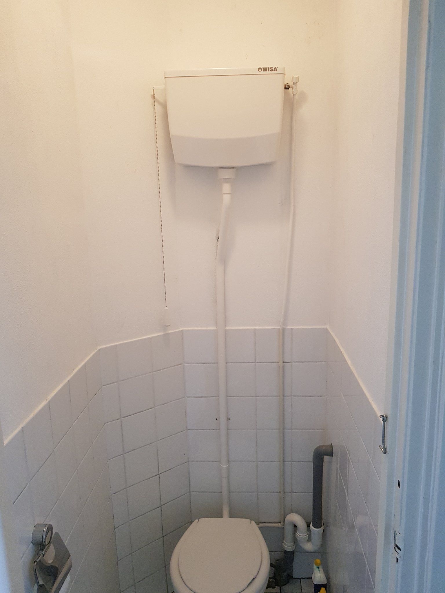 Toilet hoog hangend reservoir Werkspot