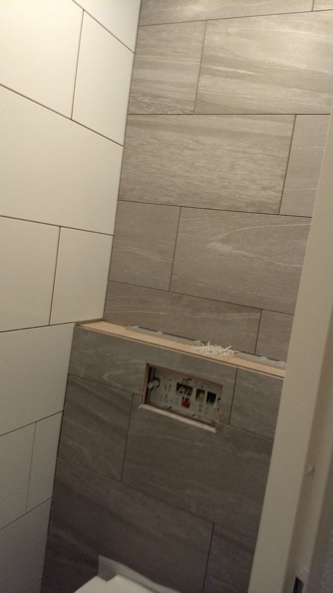 Wc tegelwerk voegen, kitten en accessoires plaatsen Werkspot