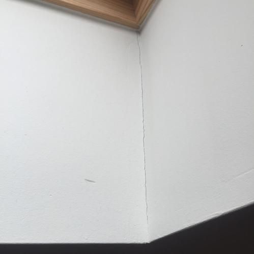 Oorzaak scheuren in stucwerk