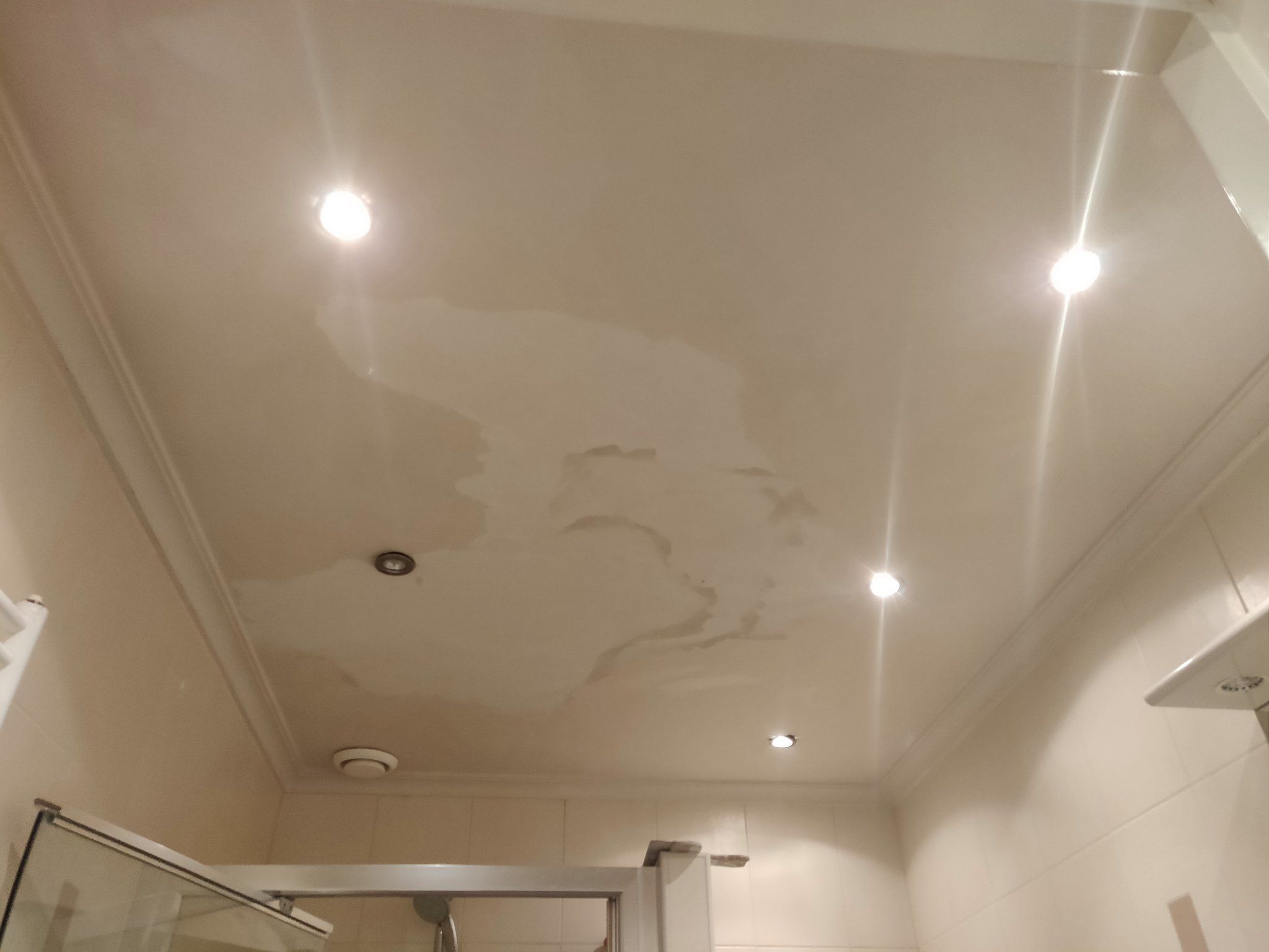 Creëer Een Nieuwe Look: Badkamer Plafond Schilderen