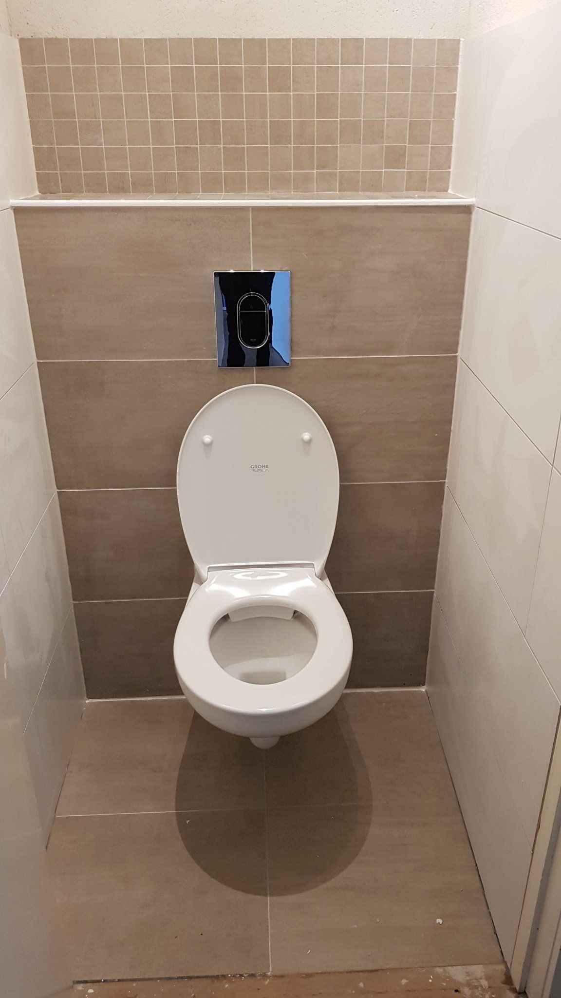 Toilet renovatie ongeveer 1 m2; Hangend toiletpot plaatsen Werkspot