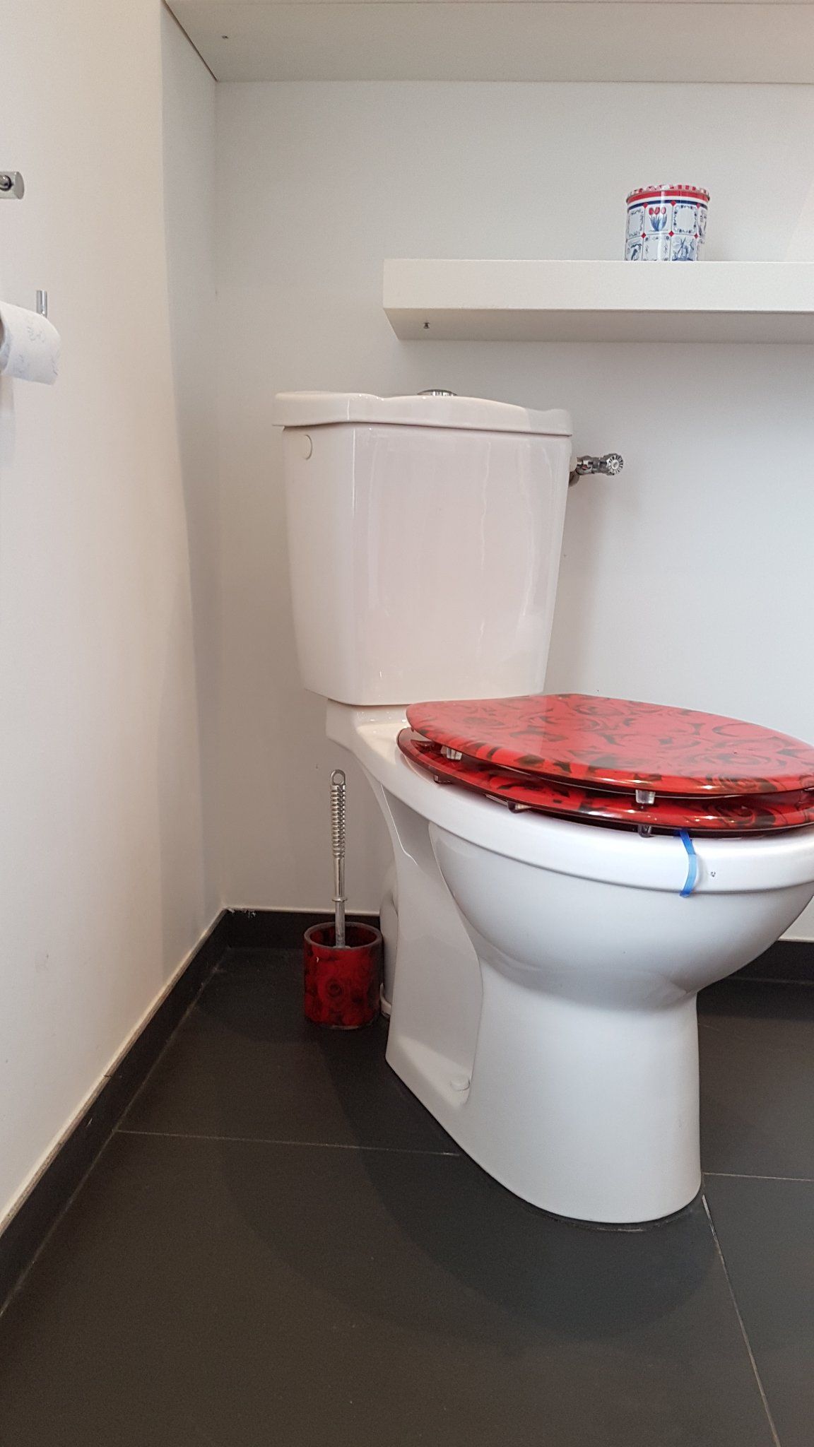 Plaatsen hangend toilet in badkamer Werkspot