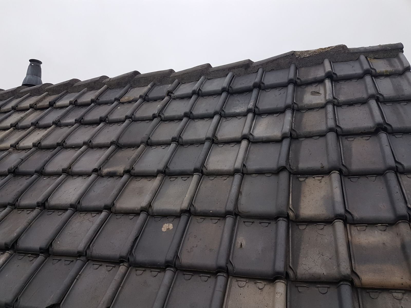 Onderhoud dak voor huis met dakpannen (34m2) Werkspot Onderhoud dak voor huis met dakpannen (34m2) Werkspot