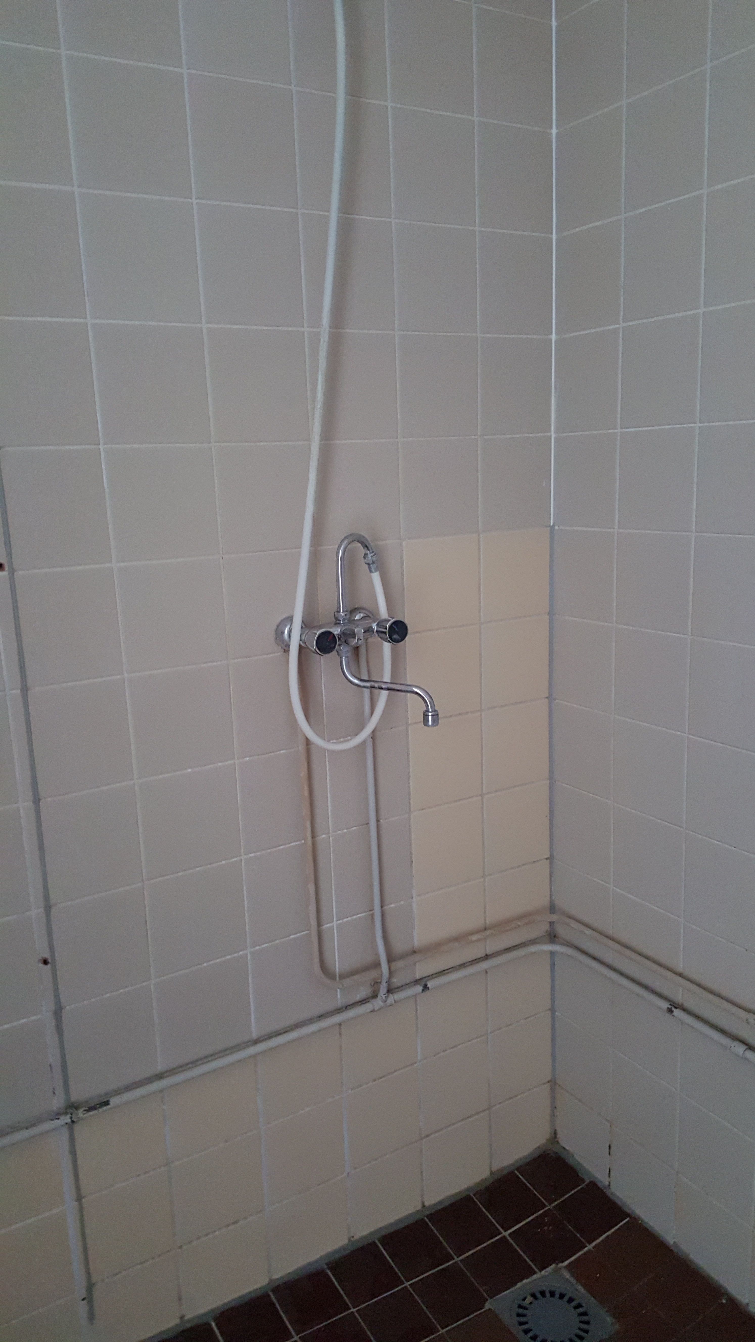 Halve Betegeling In Badkamer: Praktisch Of Lelijk?