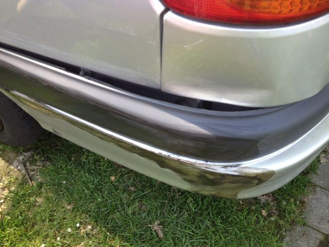 Uitdeuken & bumper vastzetten Werkspot