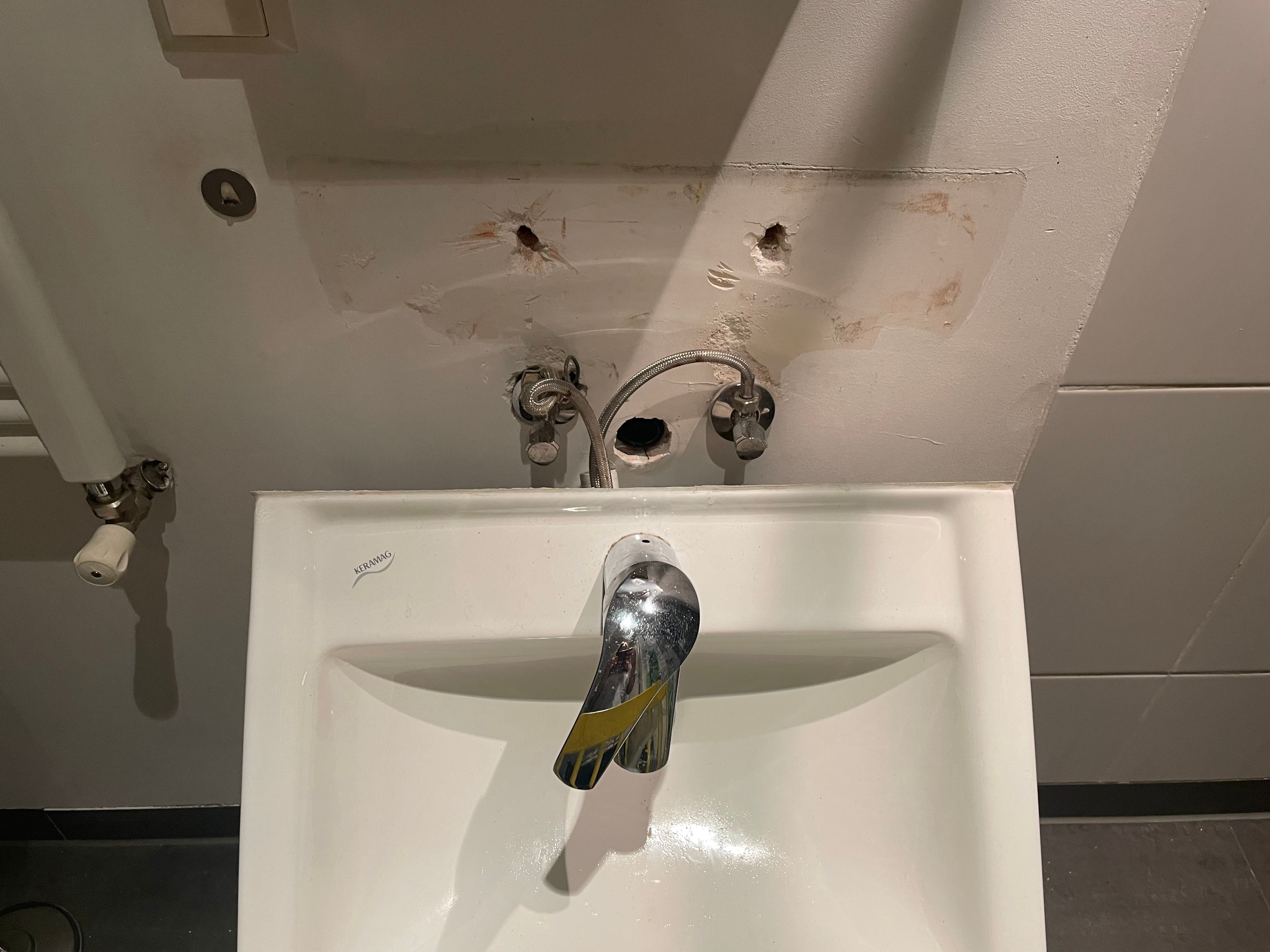 Kraan 1 kraan; Badkamer wastafel; Mijn badkamer was meubel is kapot