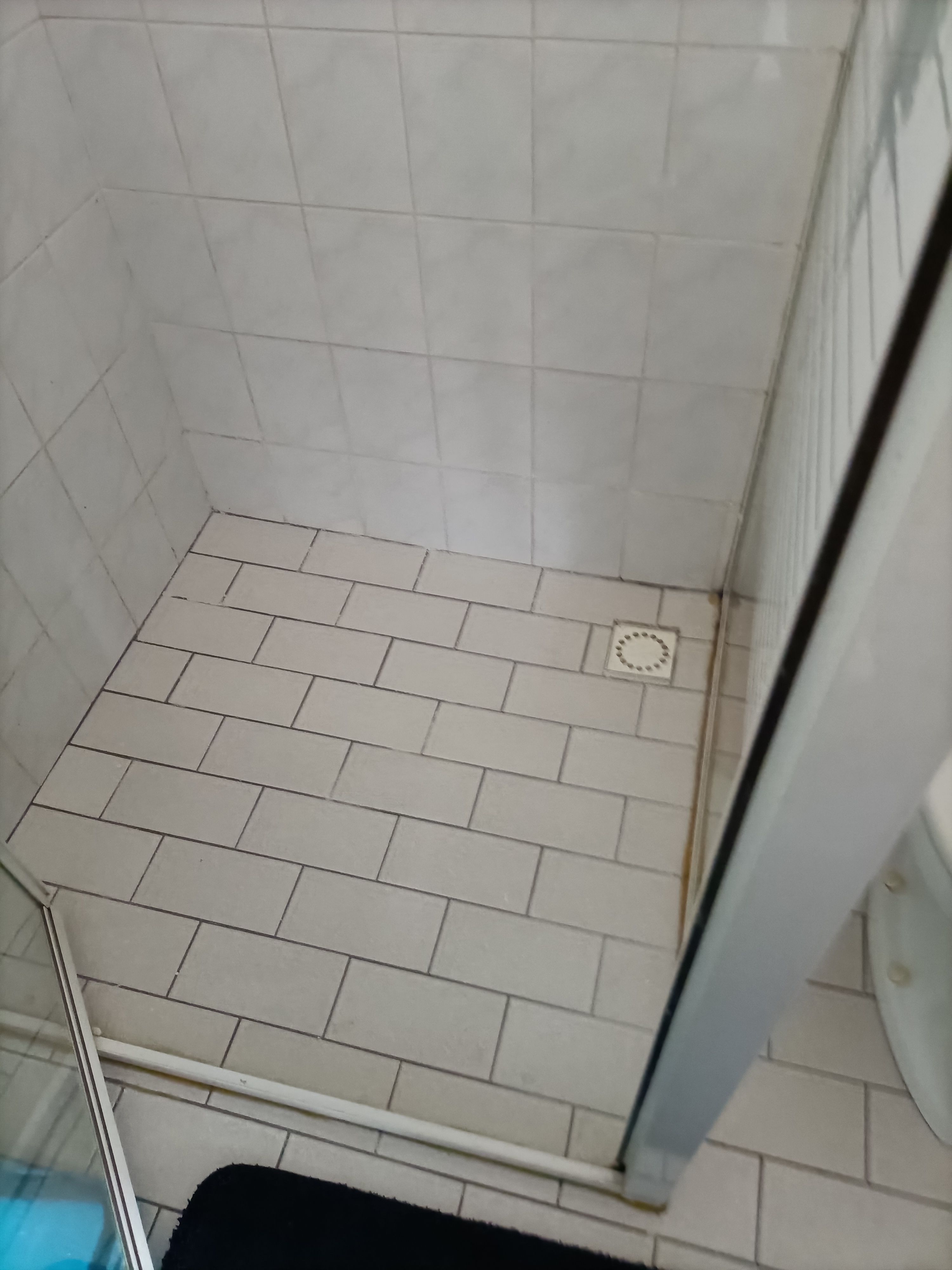 Badkamer Douchebak plaatsen op tegelvloer Werkspot