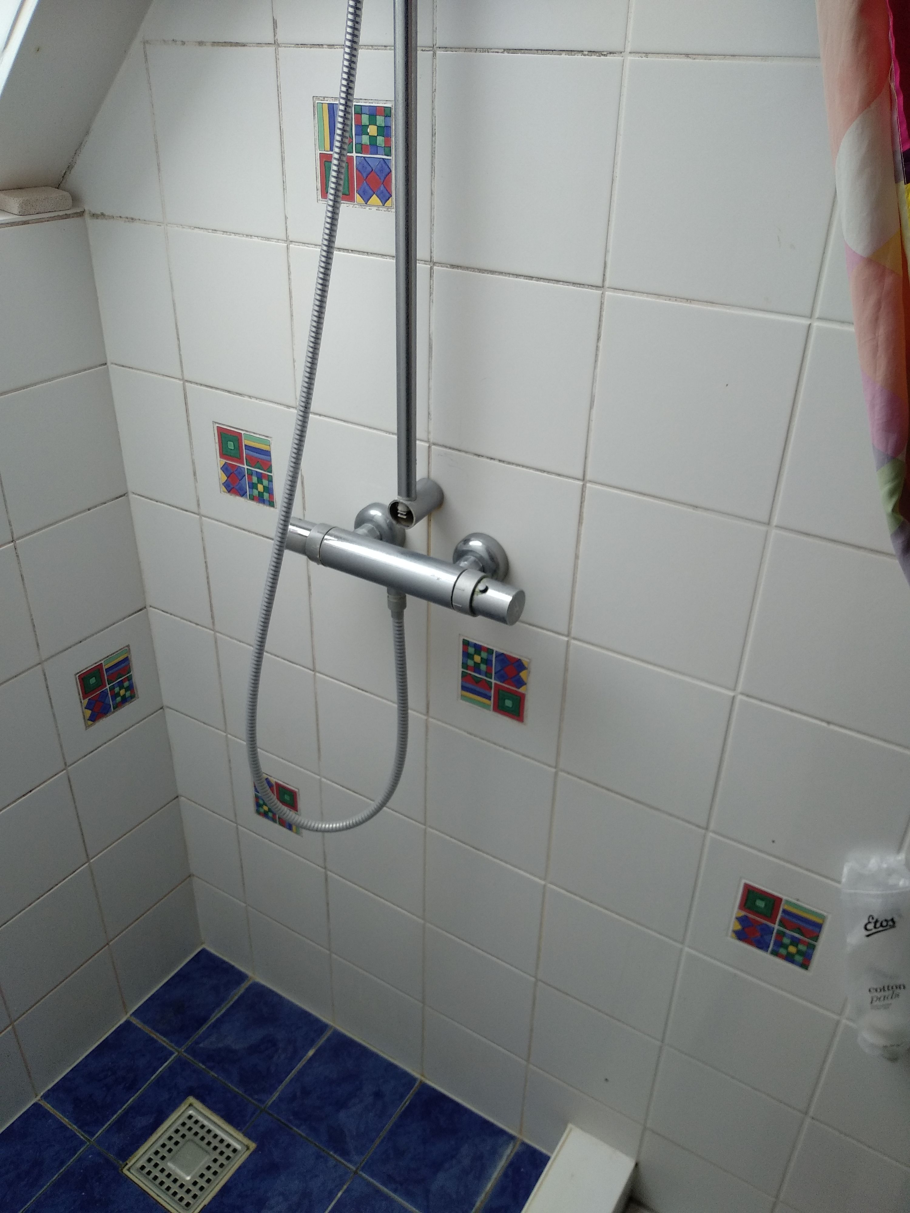 Kitten Douche, Wanden voegen renovatie Werkspot