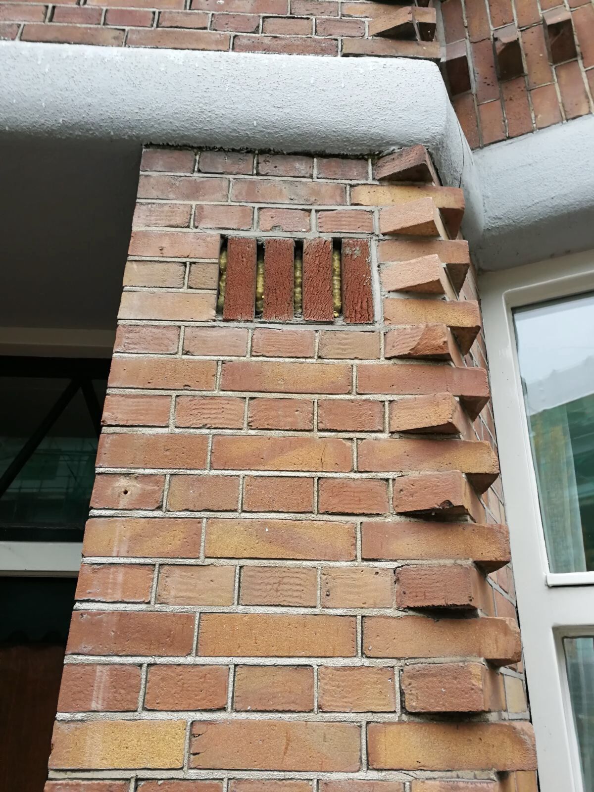 Ventilatiegat dichten/ ventilatiekast weg en dichtmaken Werkspot