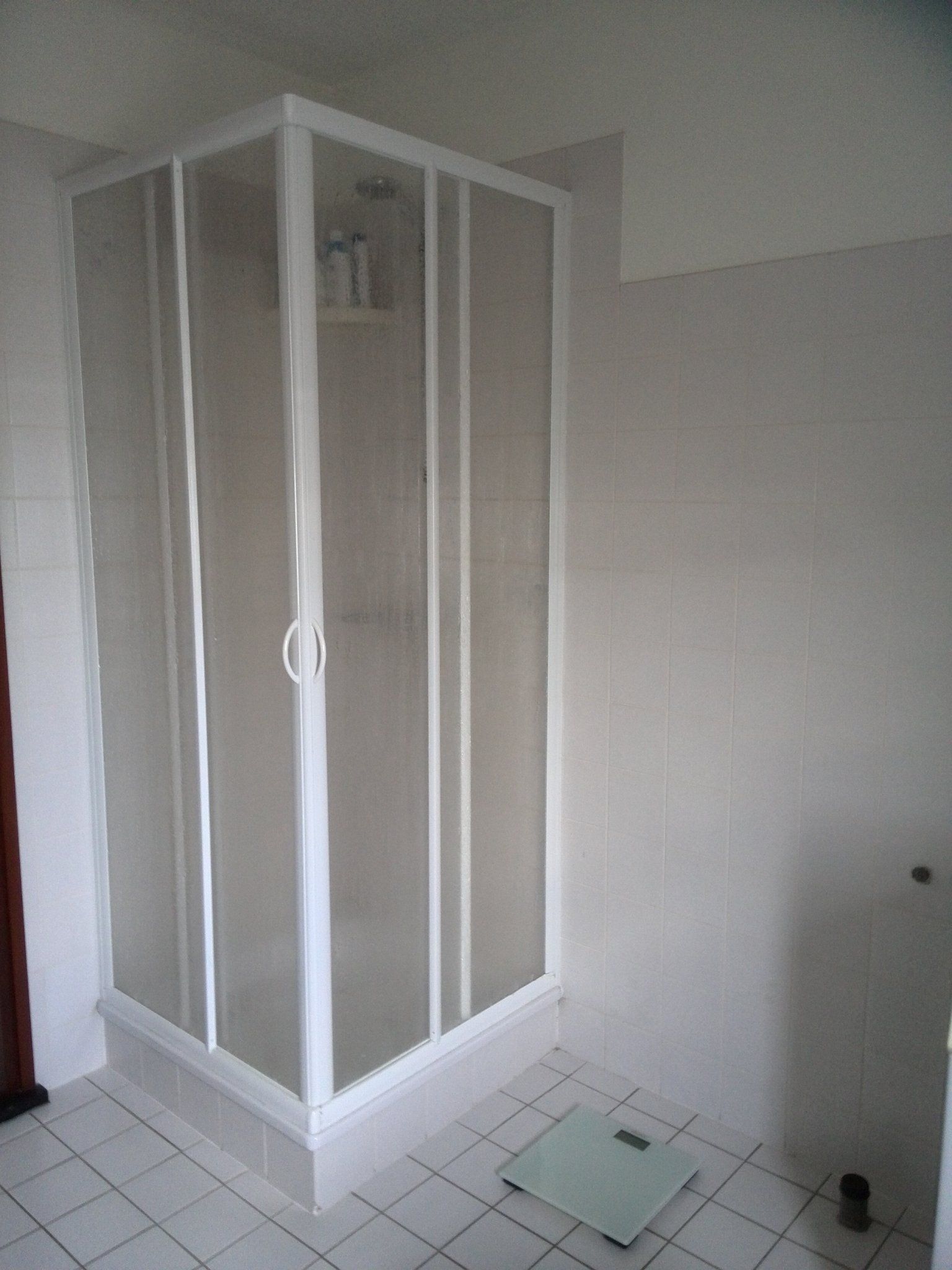 Oude douchecabine verwijderen; nieuwe plaatsen +betegelen Werkspot