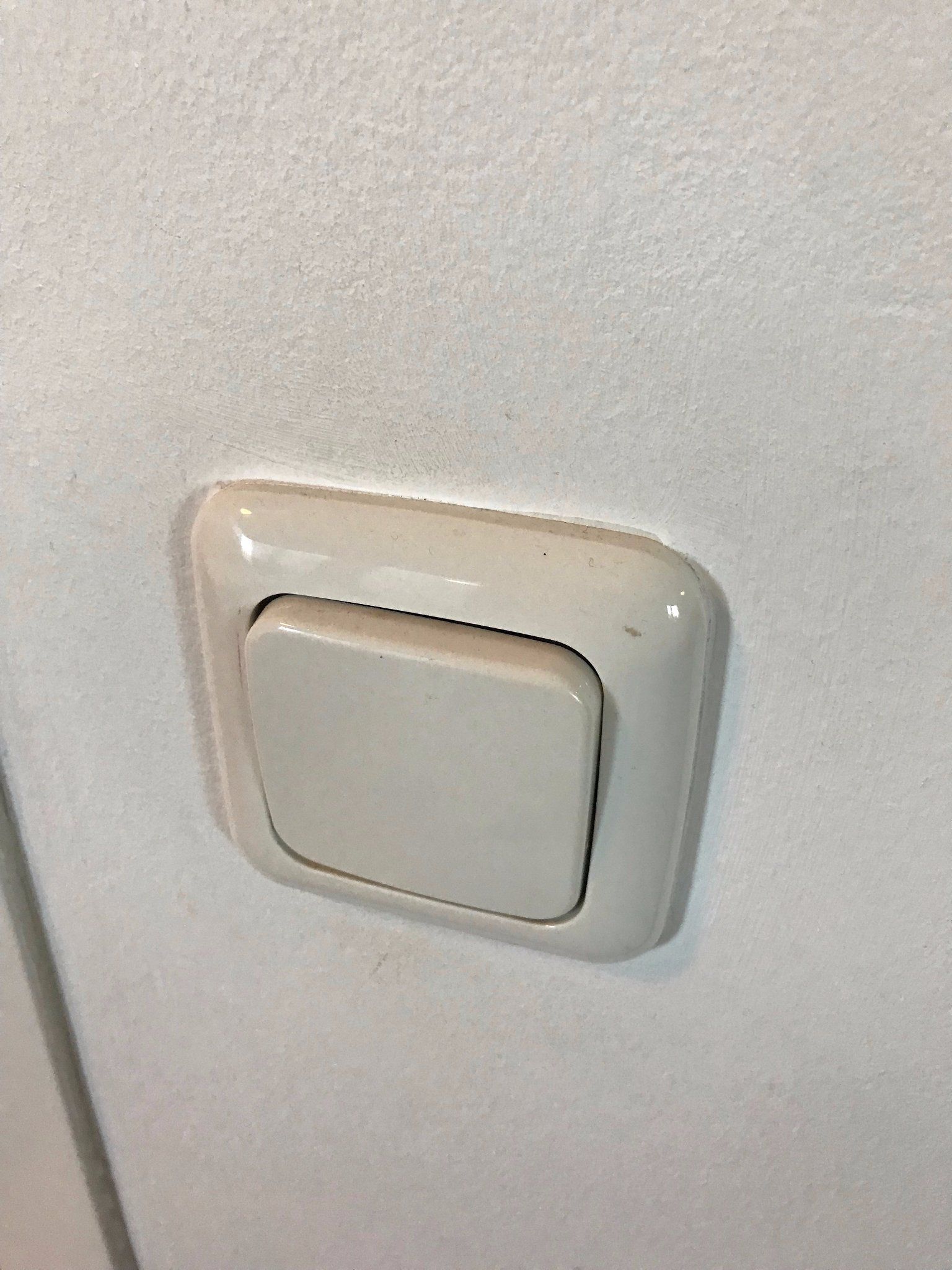 3 schakelaars / dimmers verwijderen + nieuw stopcontact plaatsen Werkspot