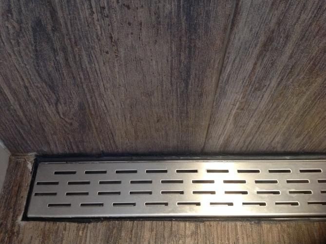 Kitten badkamer draingoot Werkspot