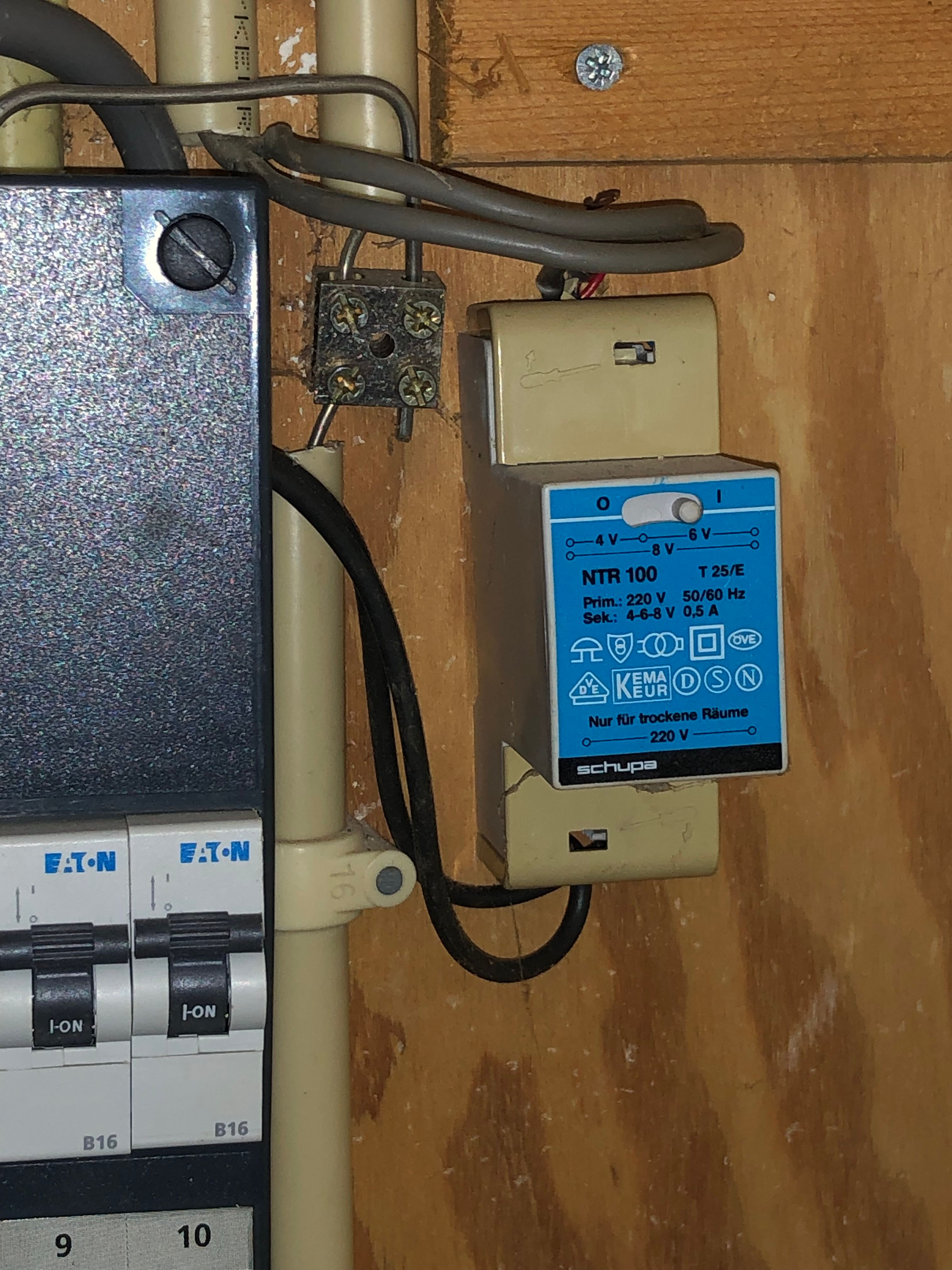 Grommen reparatie Veronderstelling Intercom of deurbel: Bel transformator vervangen in meterkast; Huid... -  Werkspot