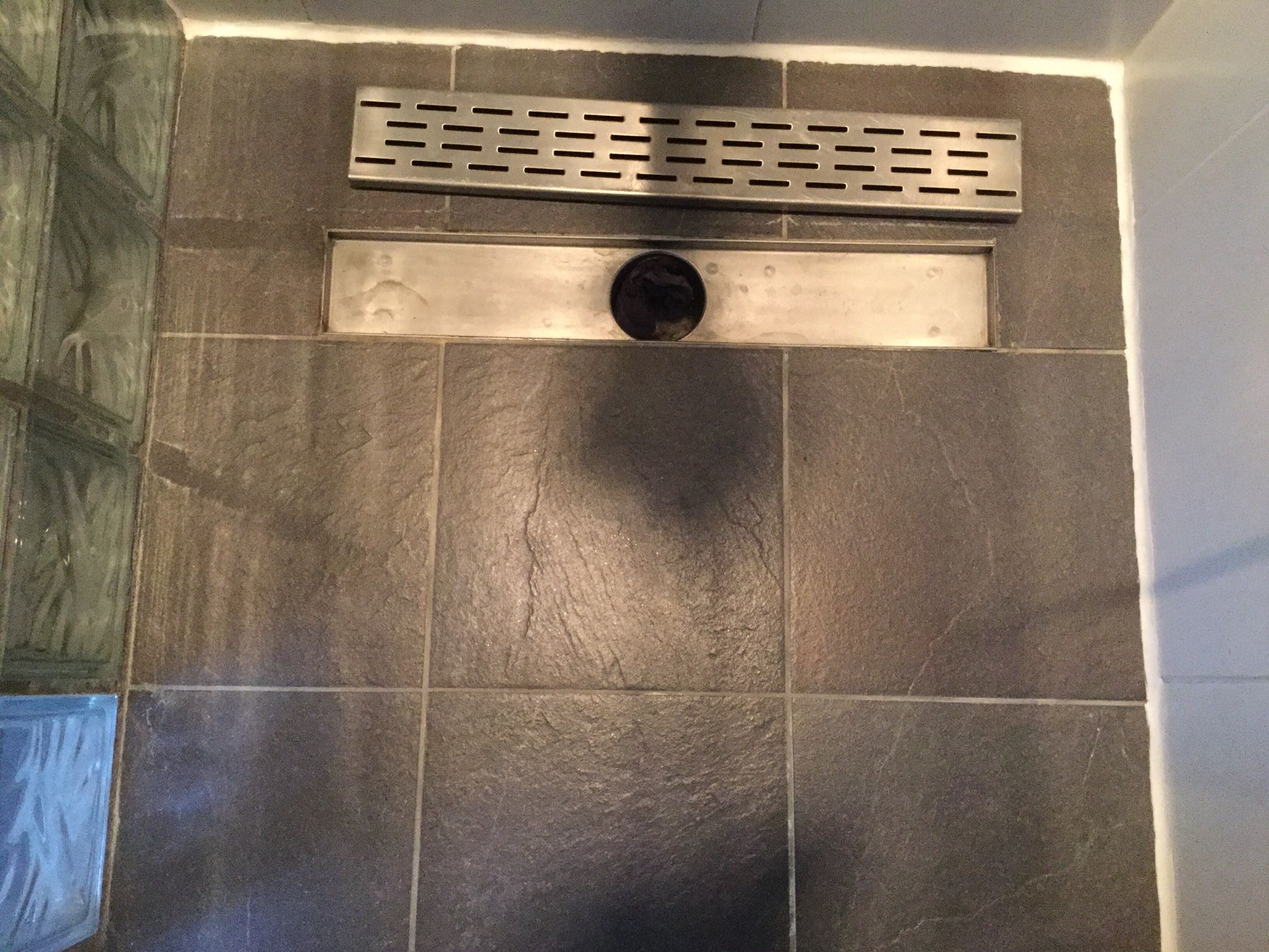 Badkamer doucheafvoer (drain)lekkage. Werkspot