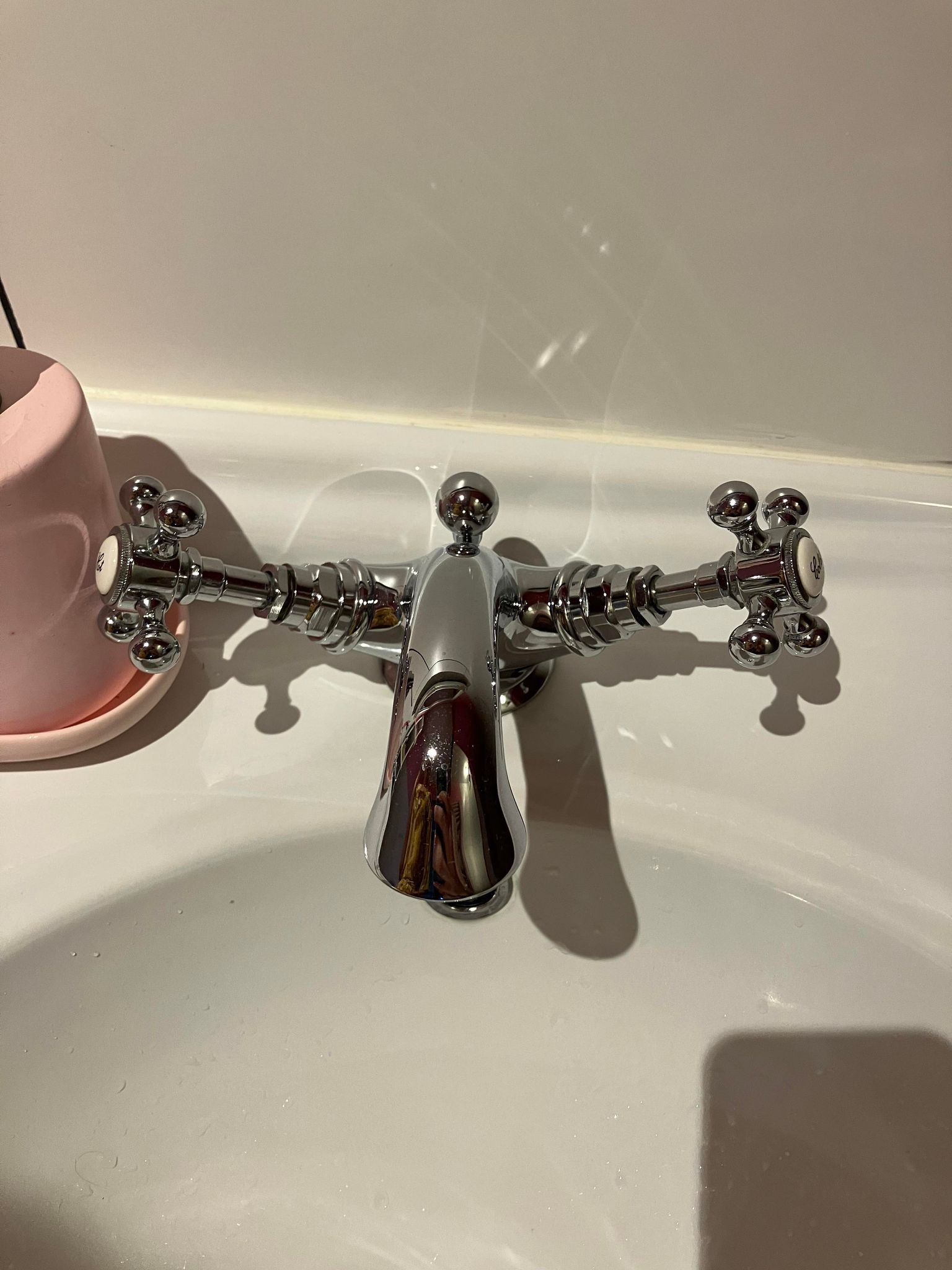 Kraan 1 kraan; Badkamer; Druppelende kraan Werkspot