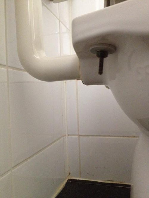 Aanvoerpijp wc lekt, rubber vervangen? Werkspot