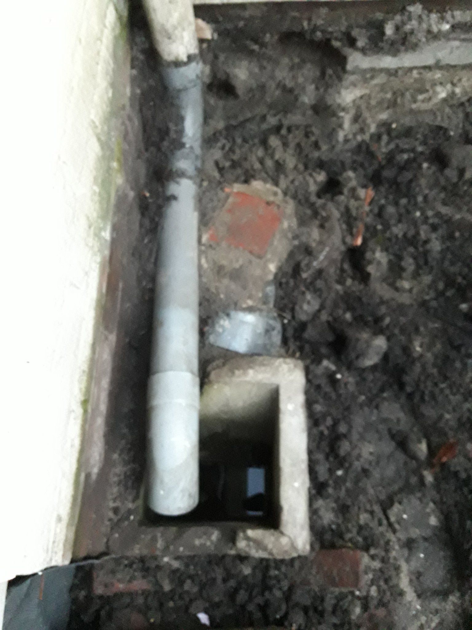 Afvoerput en regenpijp aansluiten op riool in tuin Werkspot Afvoerput en regenpijp aansluiten op riool in tuin Werkspot