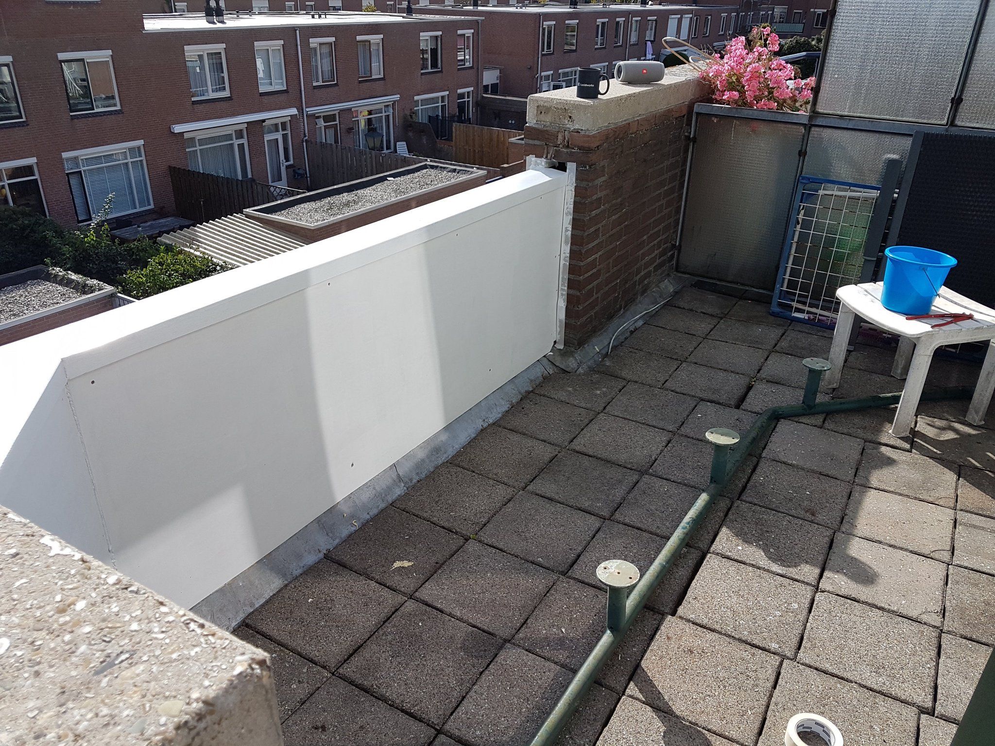 Voegwerk en losse bakstenen repareren op balkon - Werkspot