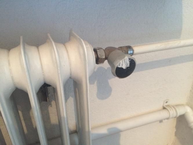 Aansluiten radiator (stadsverwarming), zingende radiatorknop Werkspot