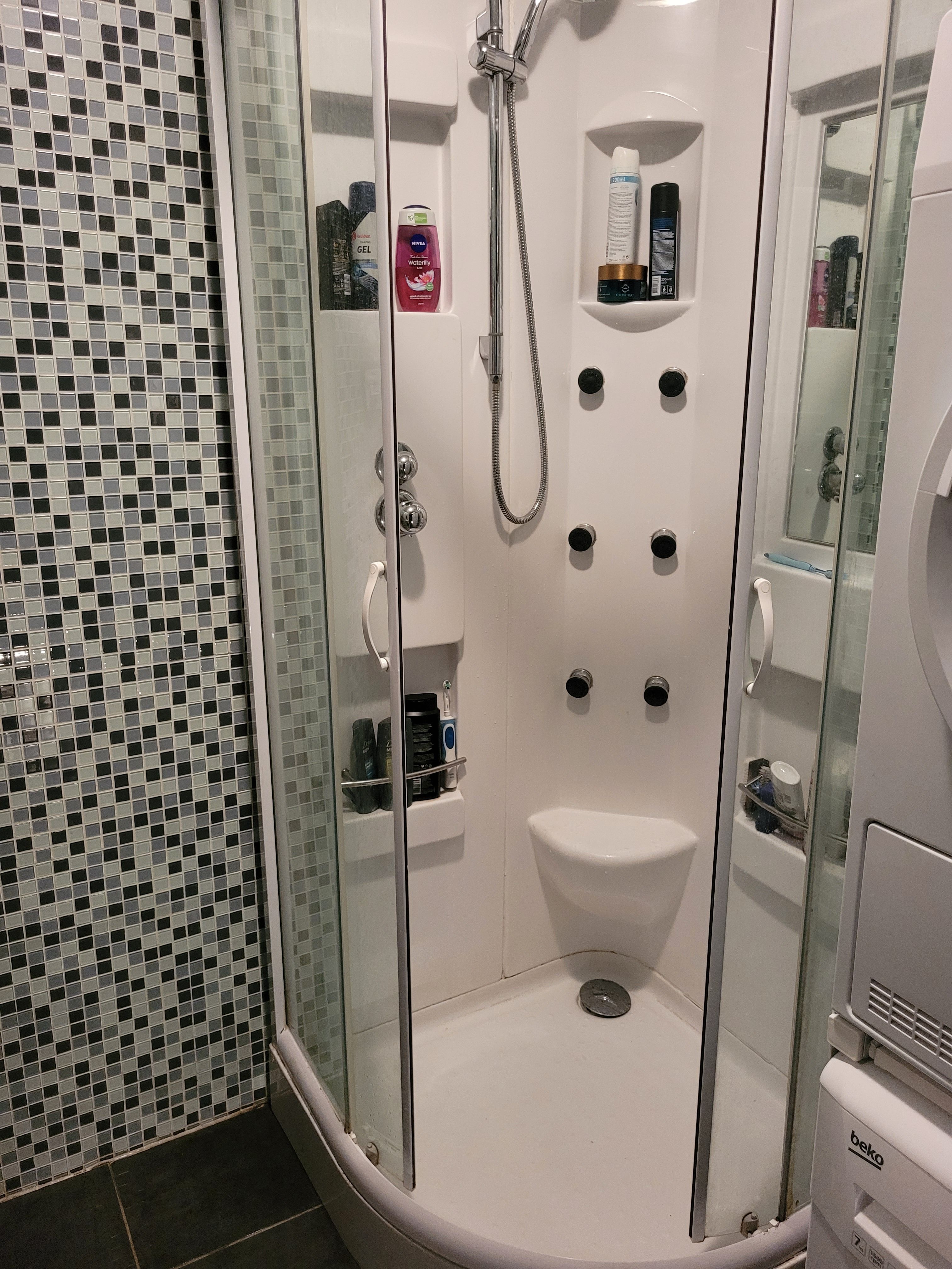 Badkamer Douchecabine plaatsen en aansluiten Werkspot