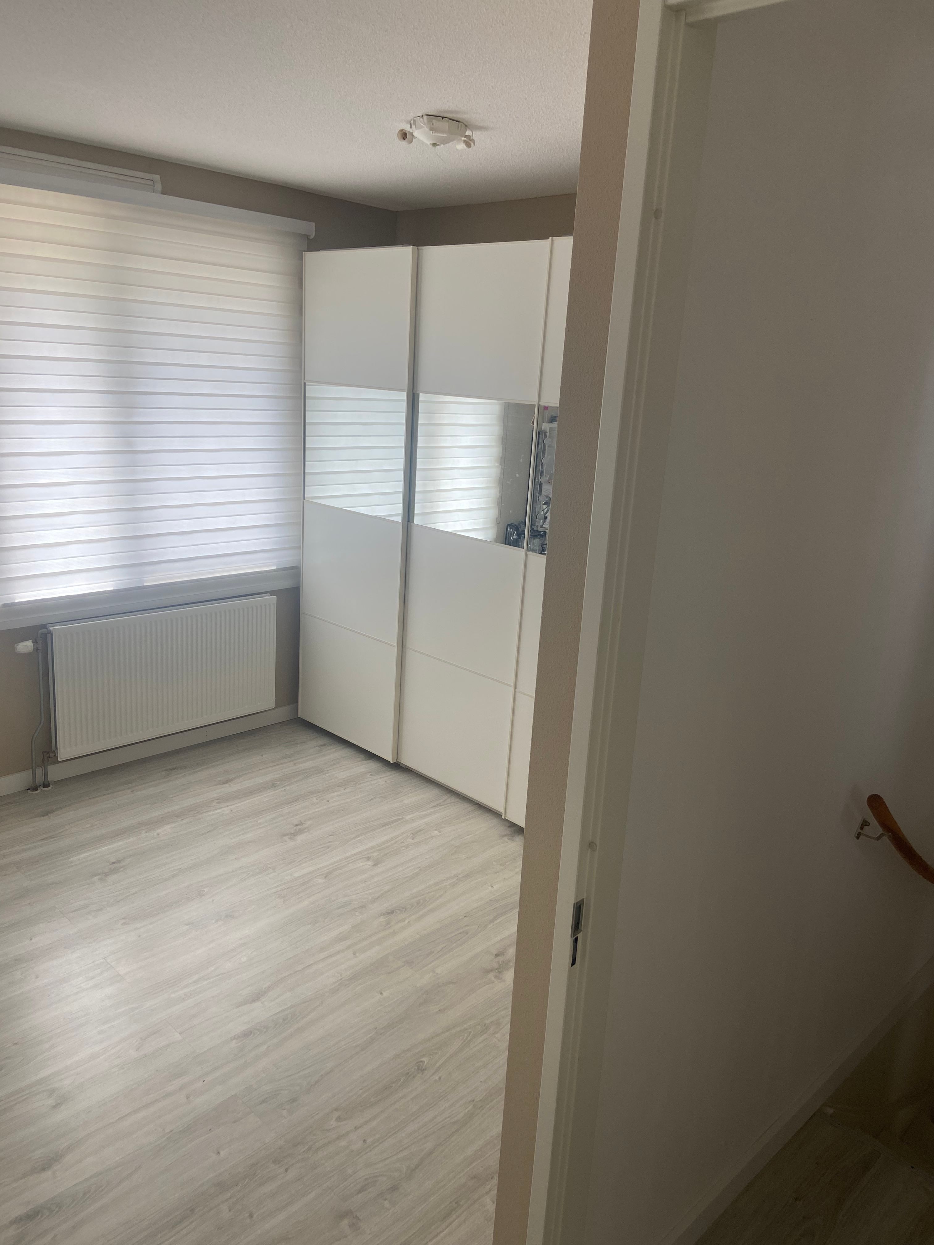 Binnenmuur plaatsen 1 muur; Deurkozijn plaatsen in de aansluitende... Werkspot