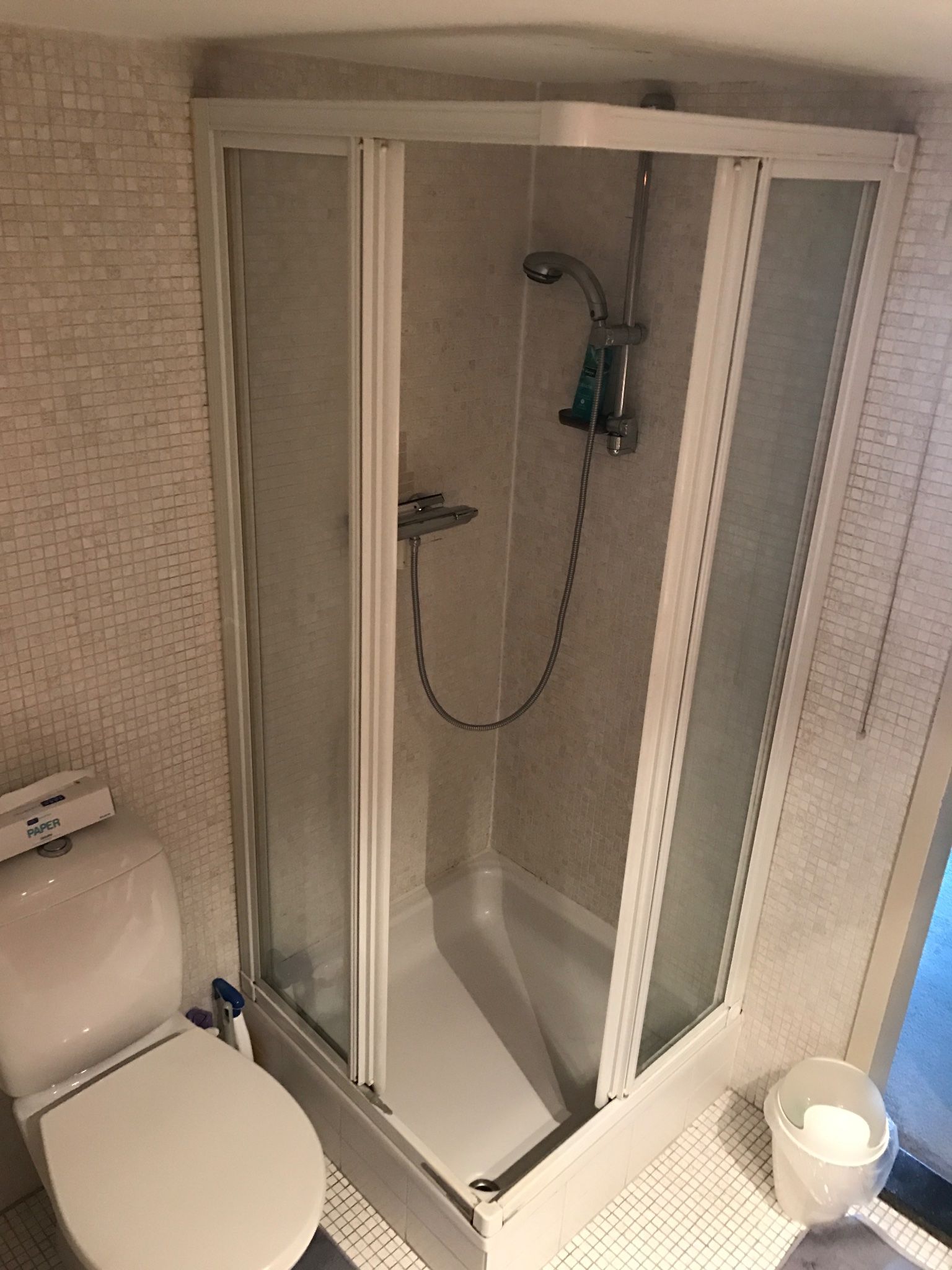 Douchecabine verwijderen en een nieuwe inloopdouche plaatsen Werkspot