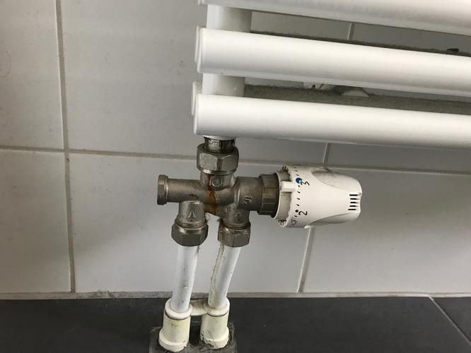 Radiator badkamer vervangen Werkspot