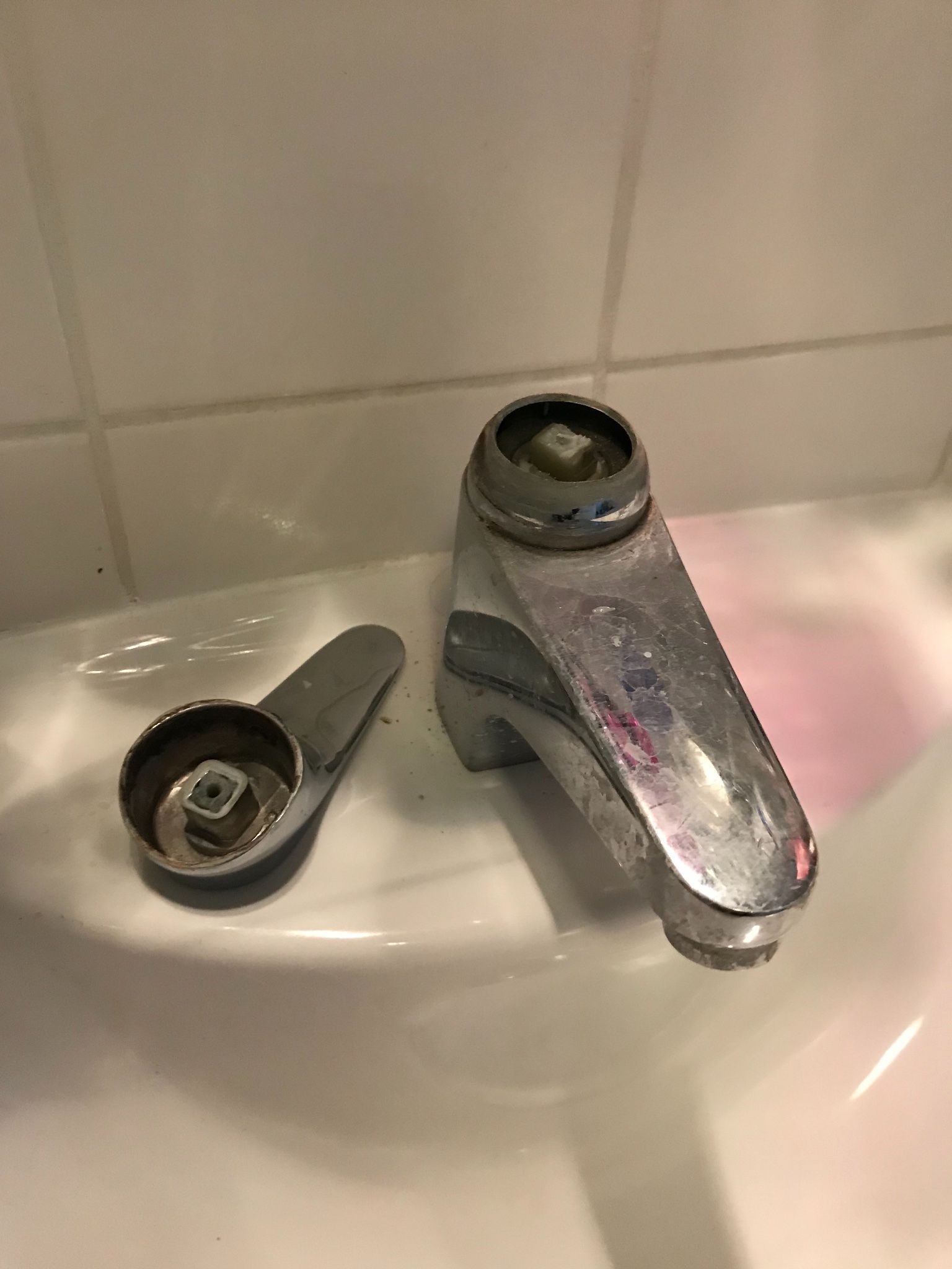 Kraan wastafel vervangen Werkspot