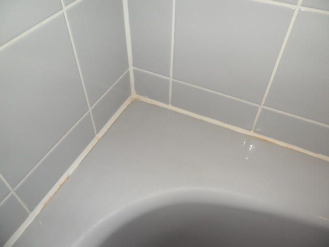 Vervangen kitrand rond bad en in douchecabine Werkspot