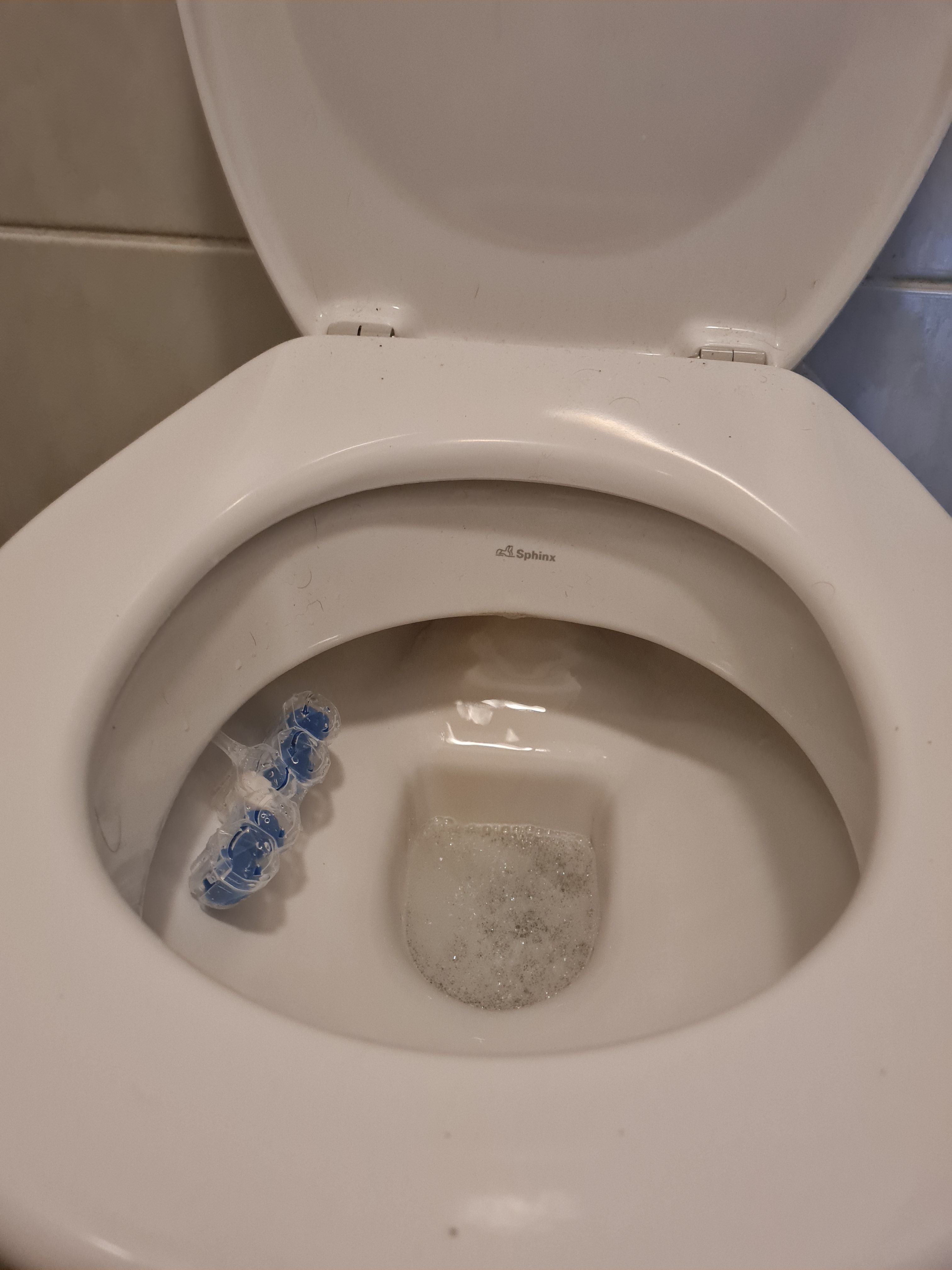 Toilet repareren Wc reservoir blijft doorlopen Werkspot
