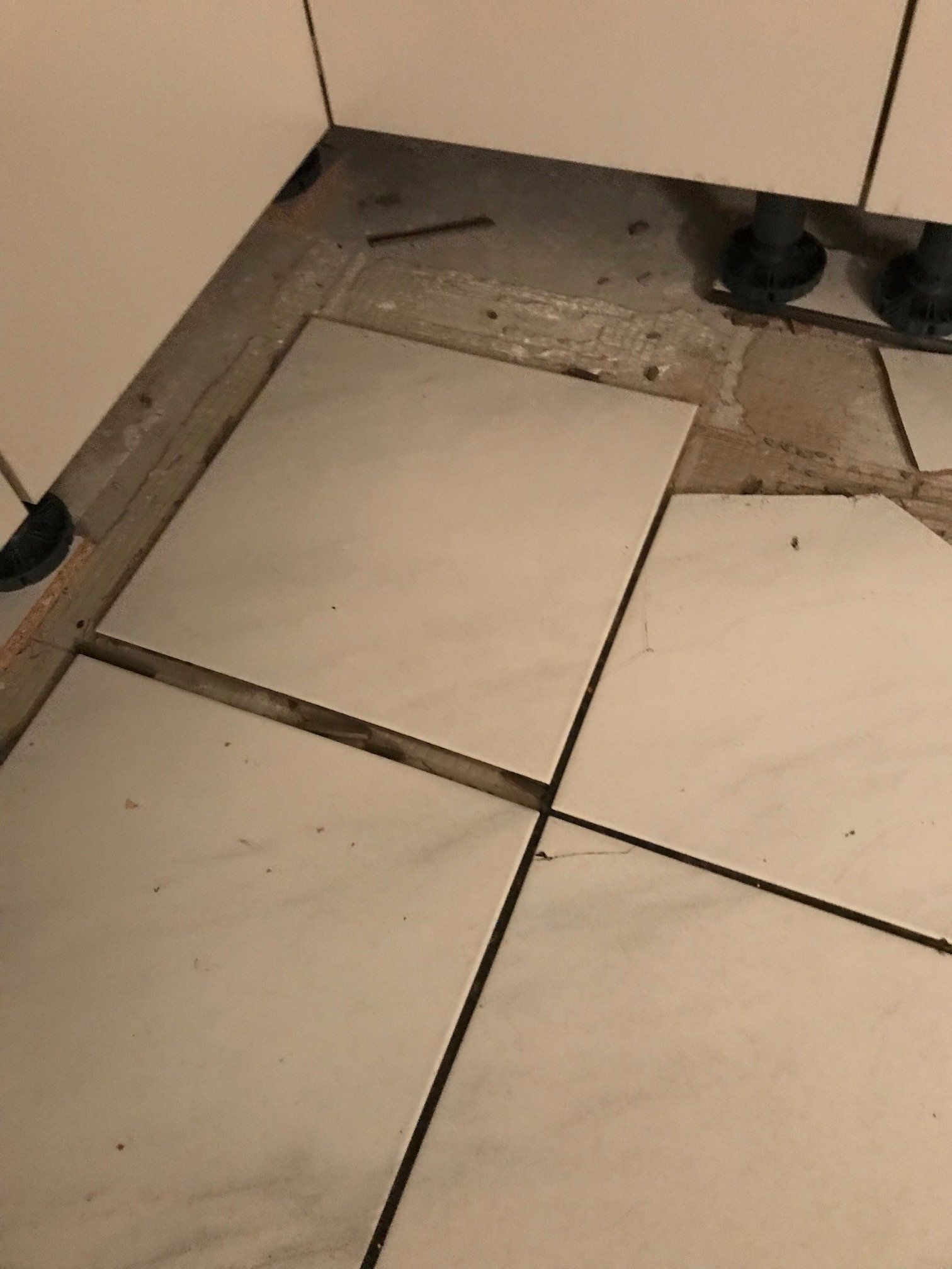 Verwijderen tegelvloer en egaliseren 21 m2 Werkspot