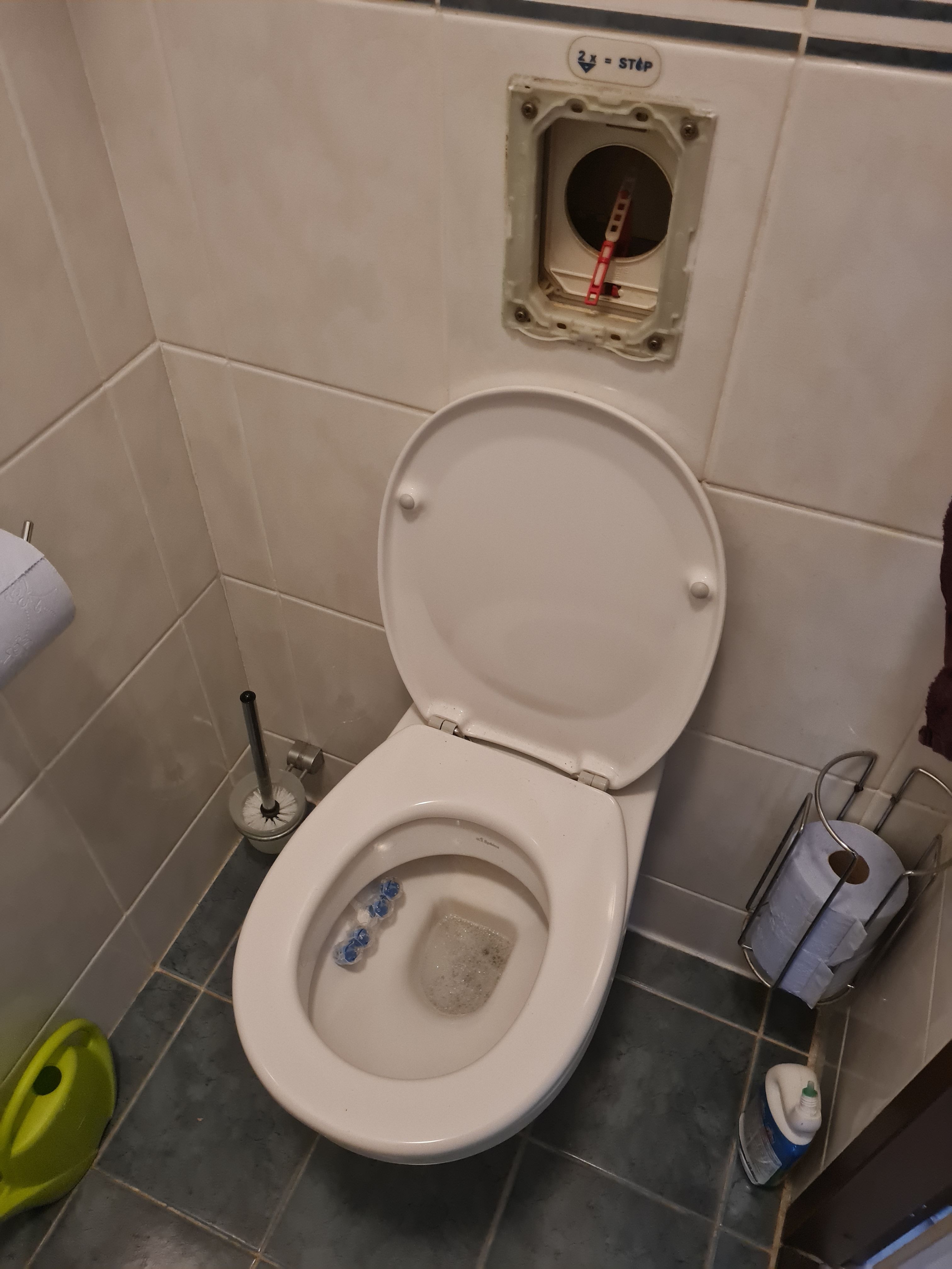 Toilet repareren Wc reservoir blijft doorlopen Werkspot