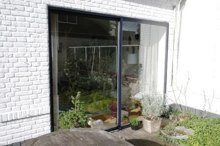 Enkel glas vervangen door dubbel glas in aluminium ramen