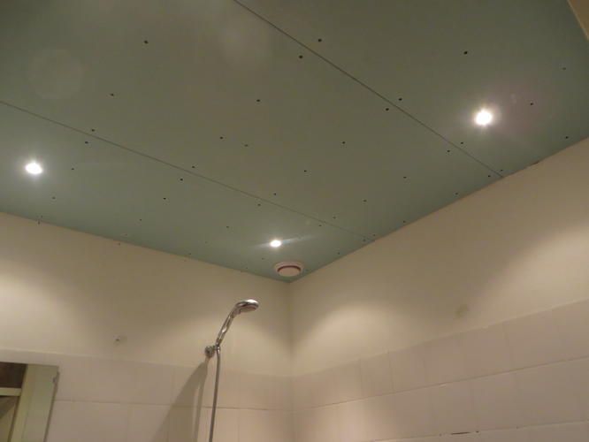 Verlaagd plafond met spotjes. Frame is eral, moet opnieuw geplaatst... Werkspot