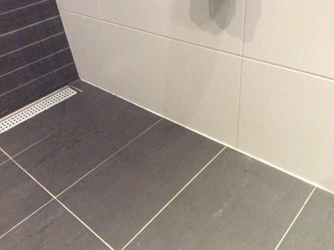 Schitterende Badkamer: Voegen Vervangen Voor Een Frisse Look