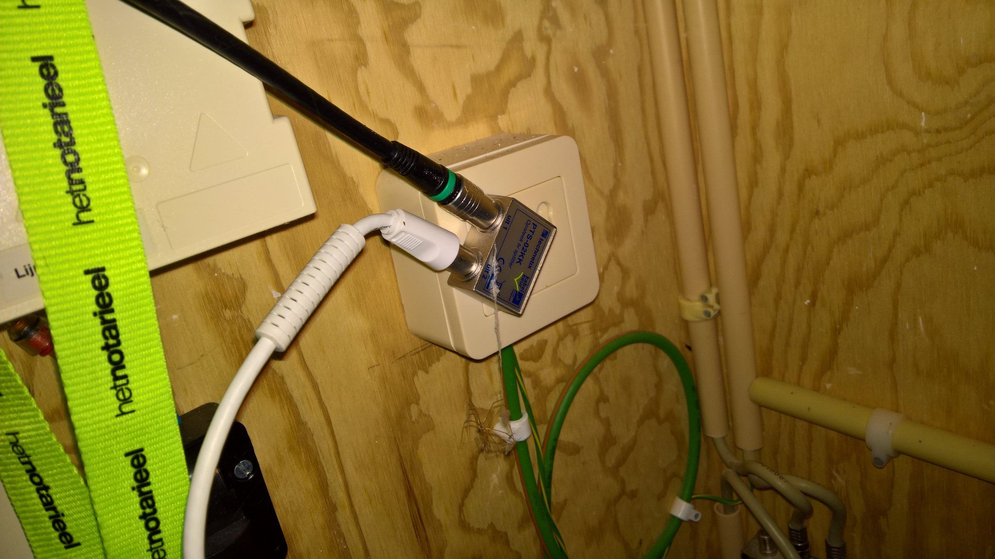 Coax kabel vervangen en utp kabel aanleggen Werkspot