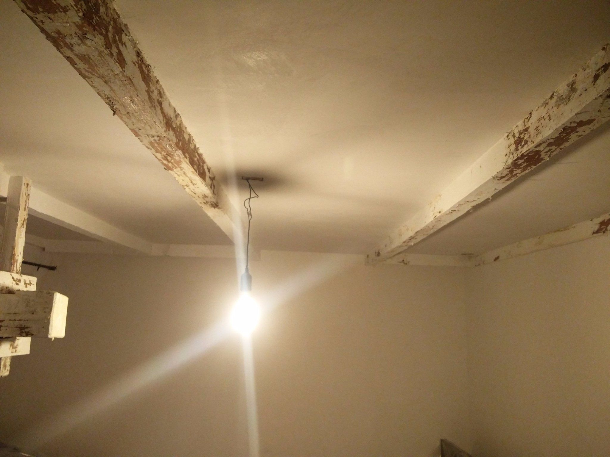 Paint removal from wooden beams Werkspot